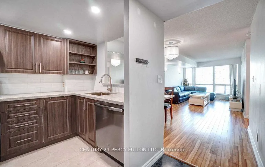 8 Lee Centre Drive, #806