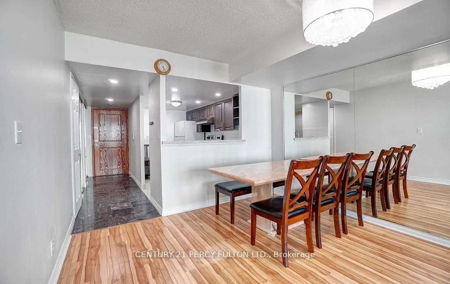 8 Lee Centre Drive, #806