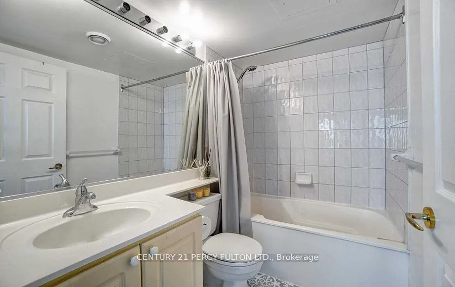 8 Lee Centre Drive, #806