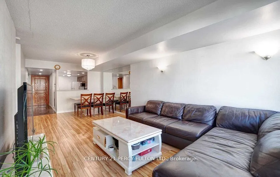 8 Lee Centre Drive, #806