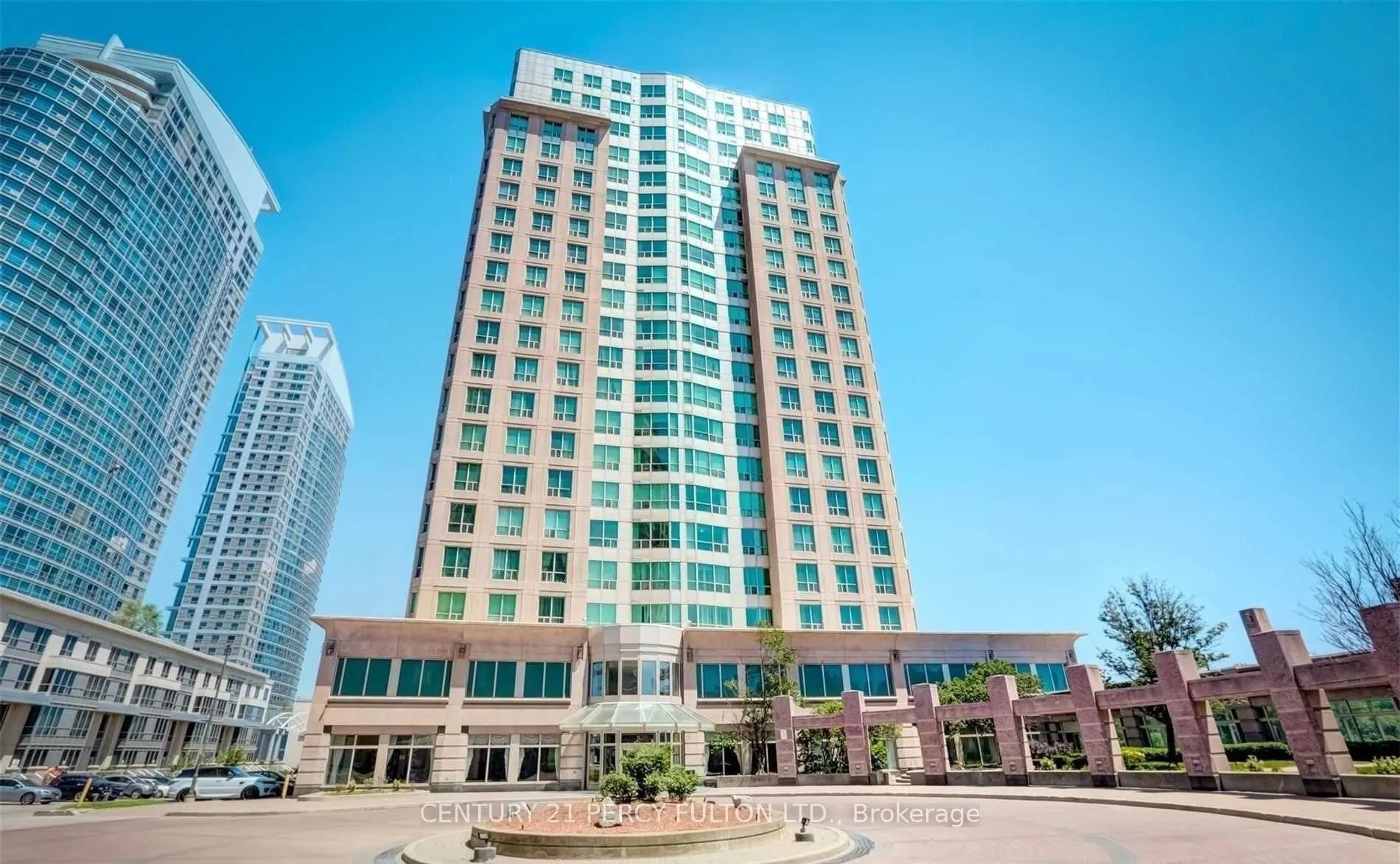 8 Lee Centre Drive, #806