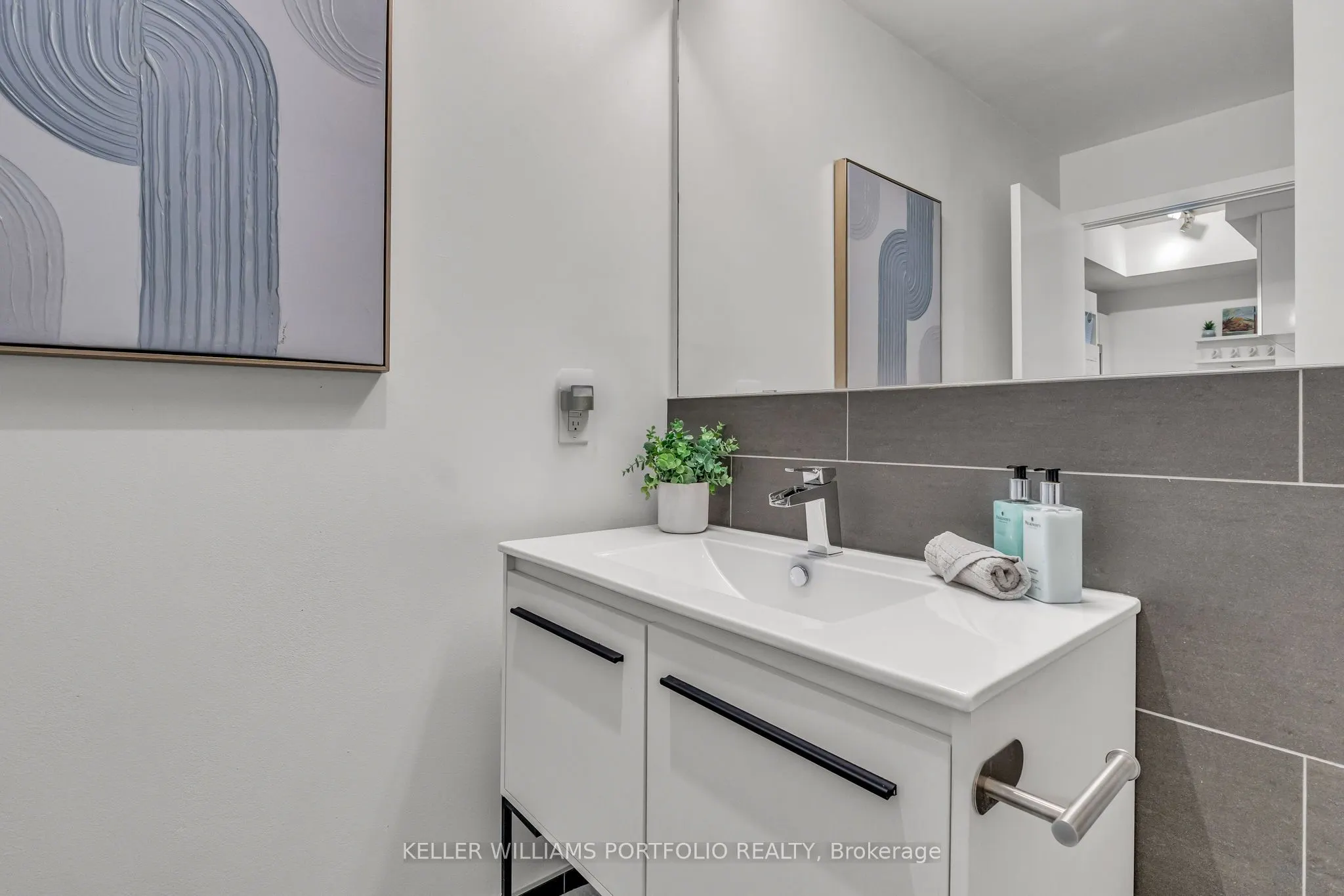 1201 Dundas Street E, #706