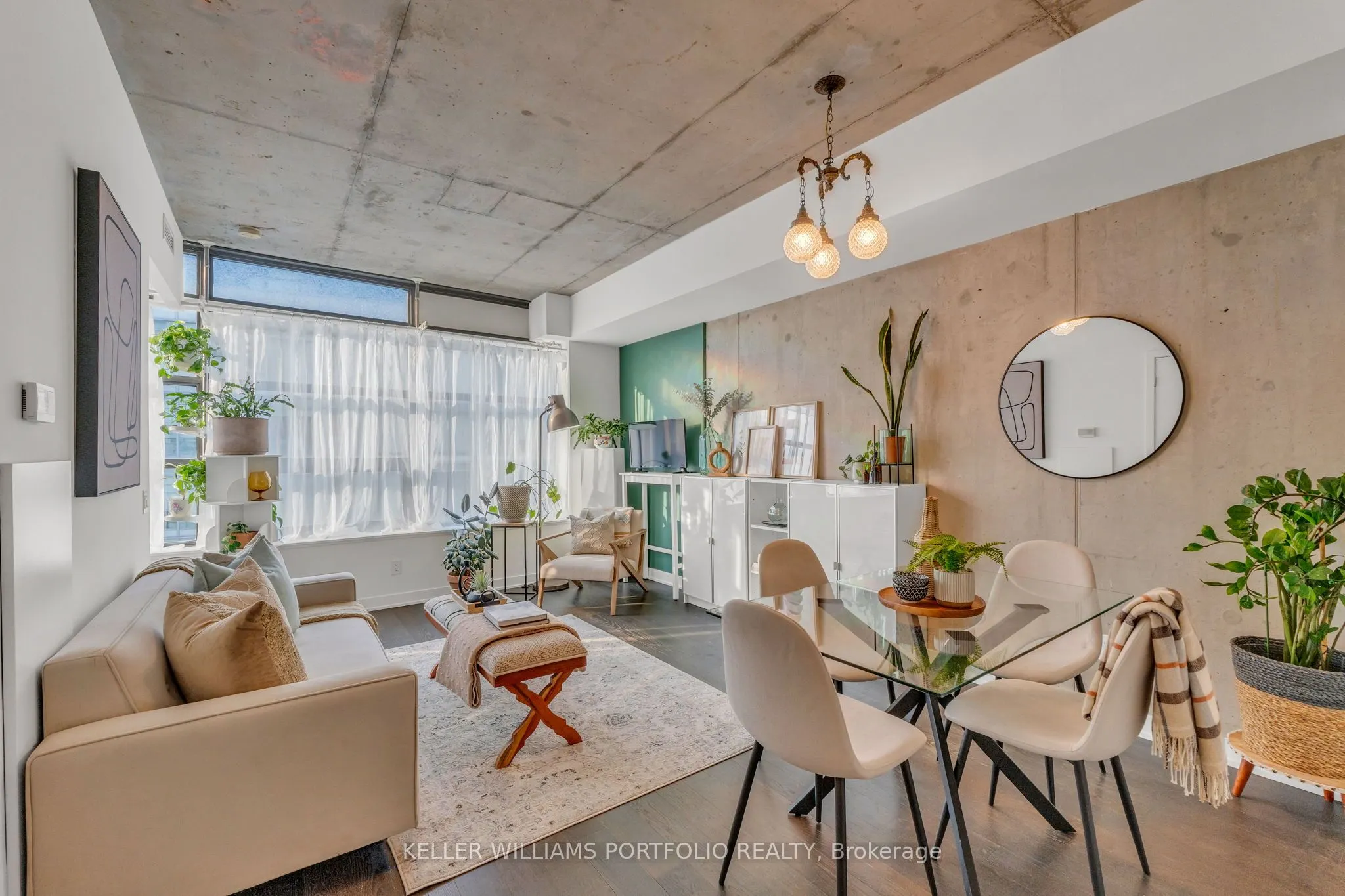 1201 Dundas Street E, #706