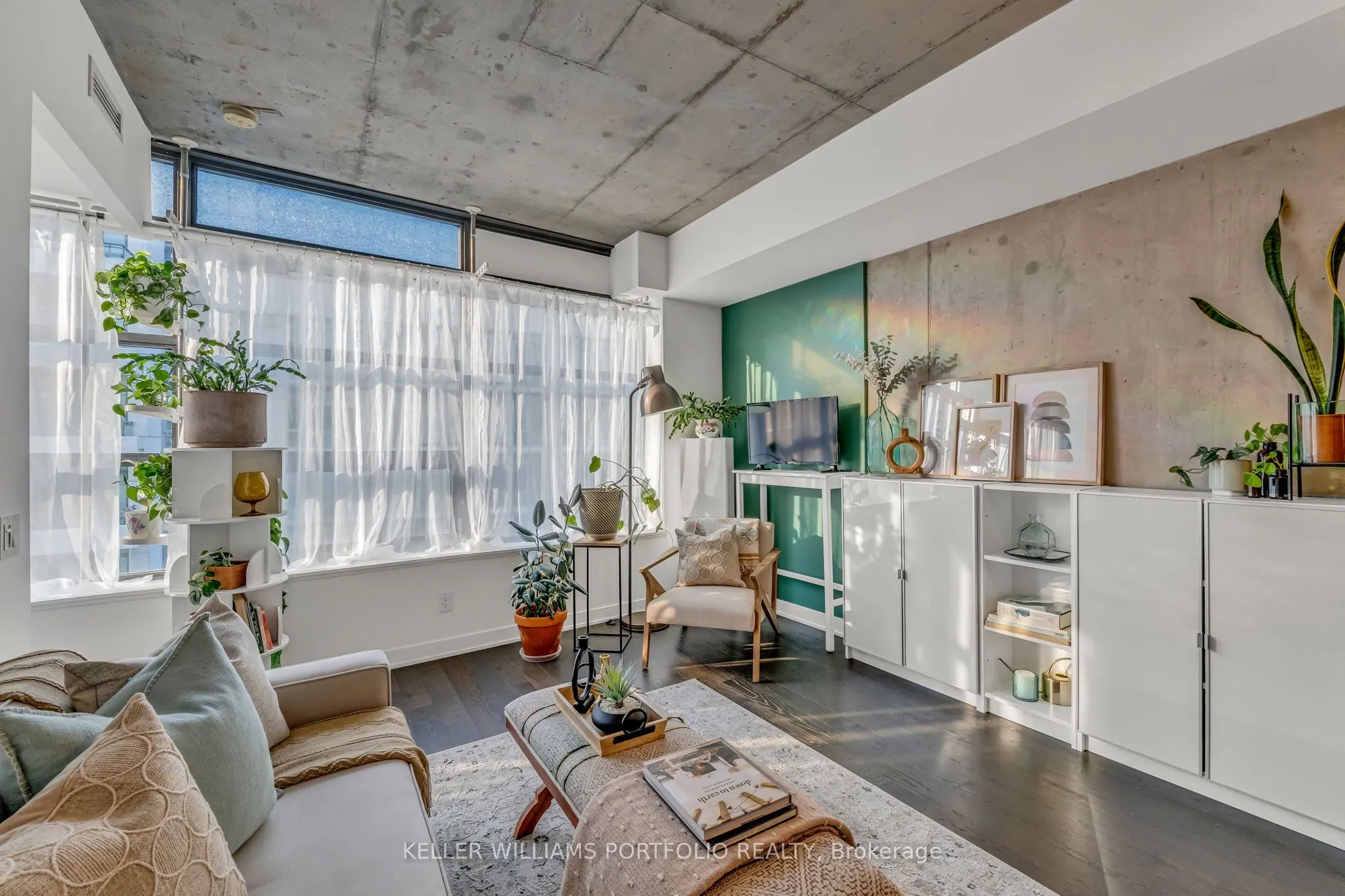 1201 Dundas Street E, #706