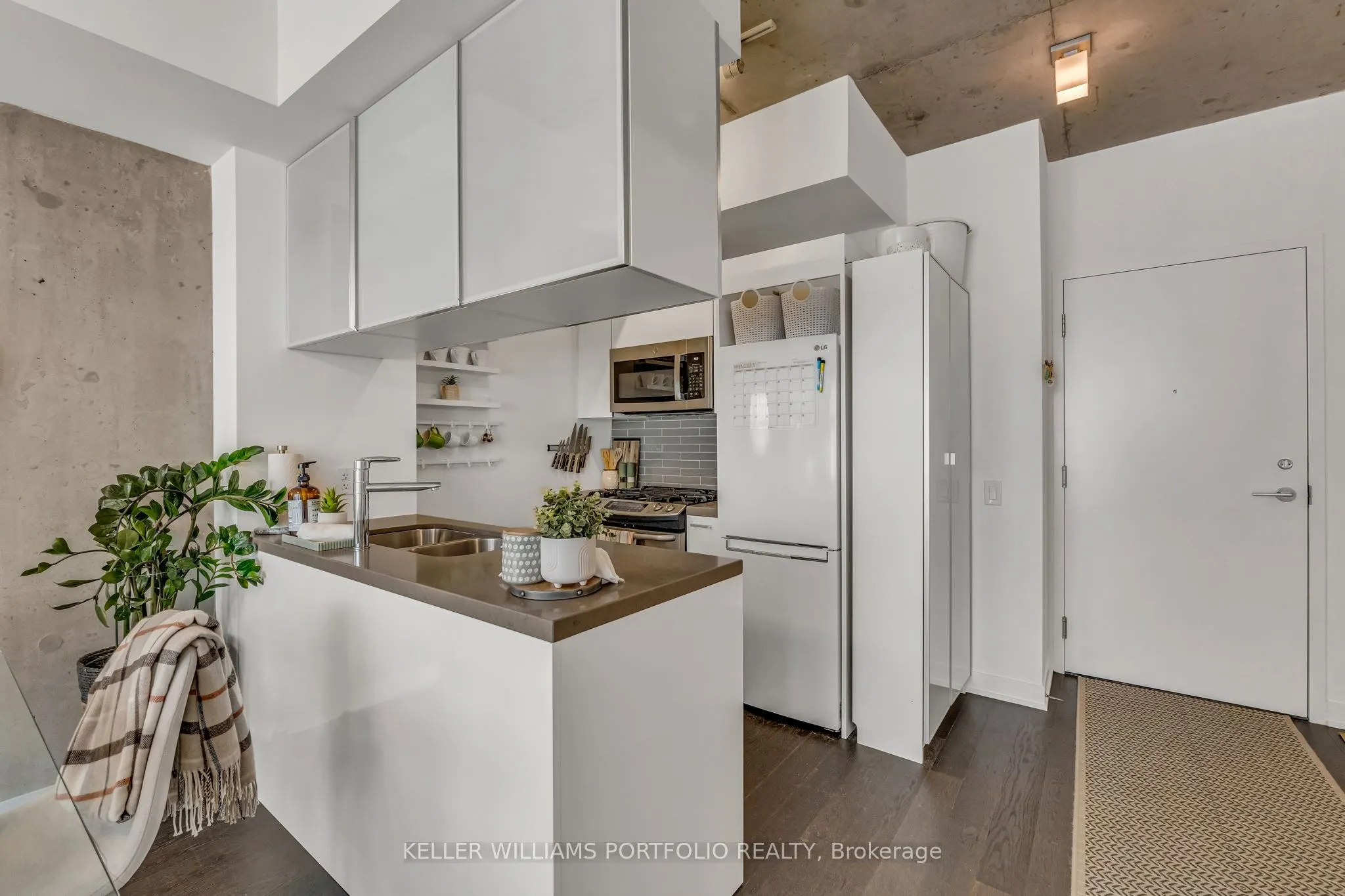 1201 Dundas Street E, #706
