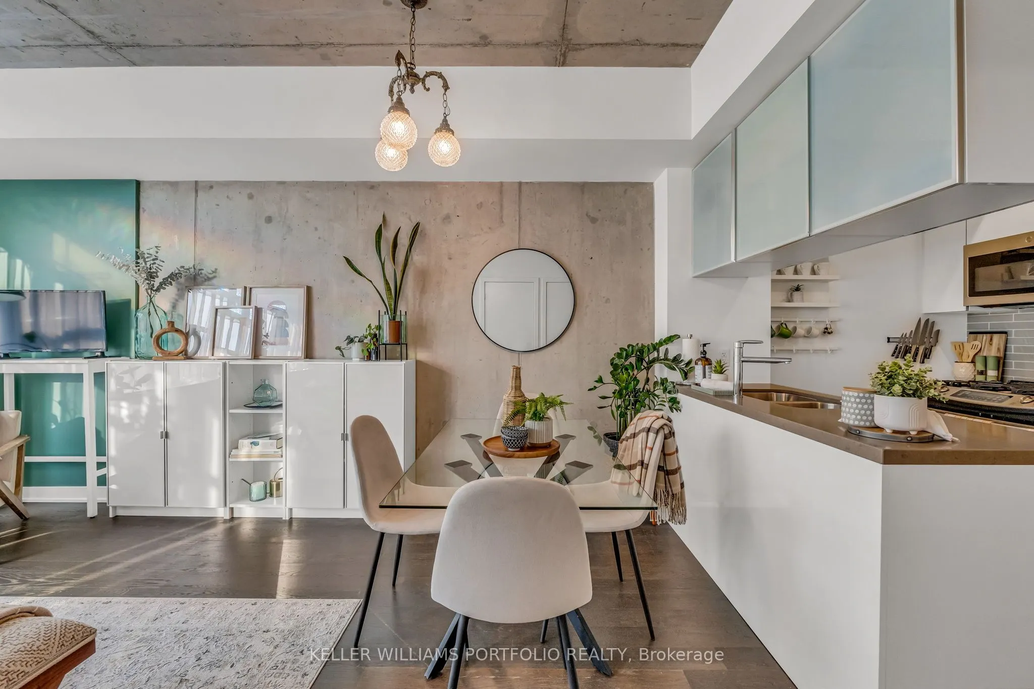 1201 Dundas Street E, #706