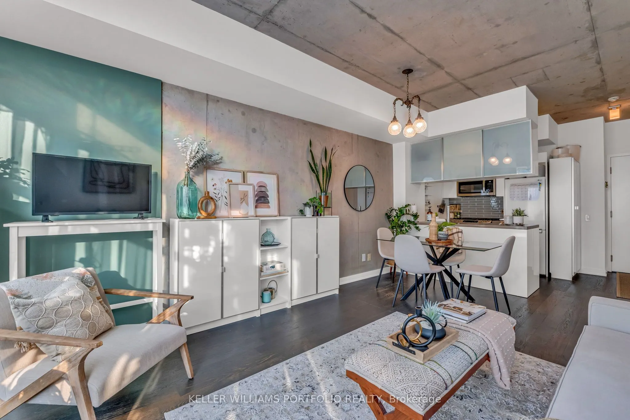 1201 Dundas Street E, #706