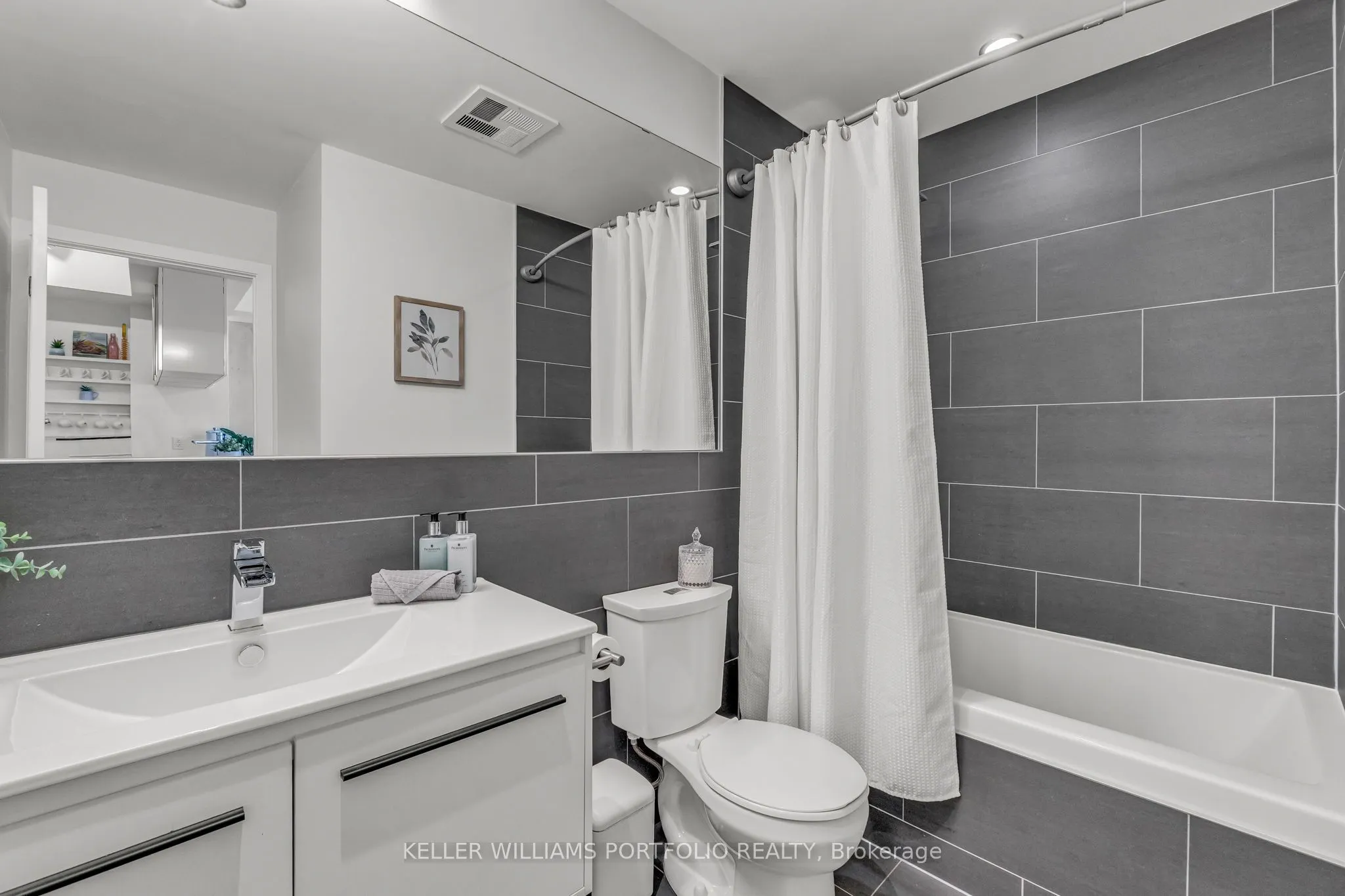 1201 Dundas Street E, #706