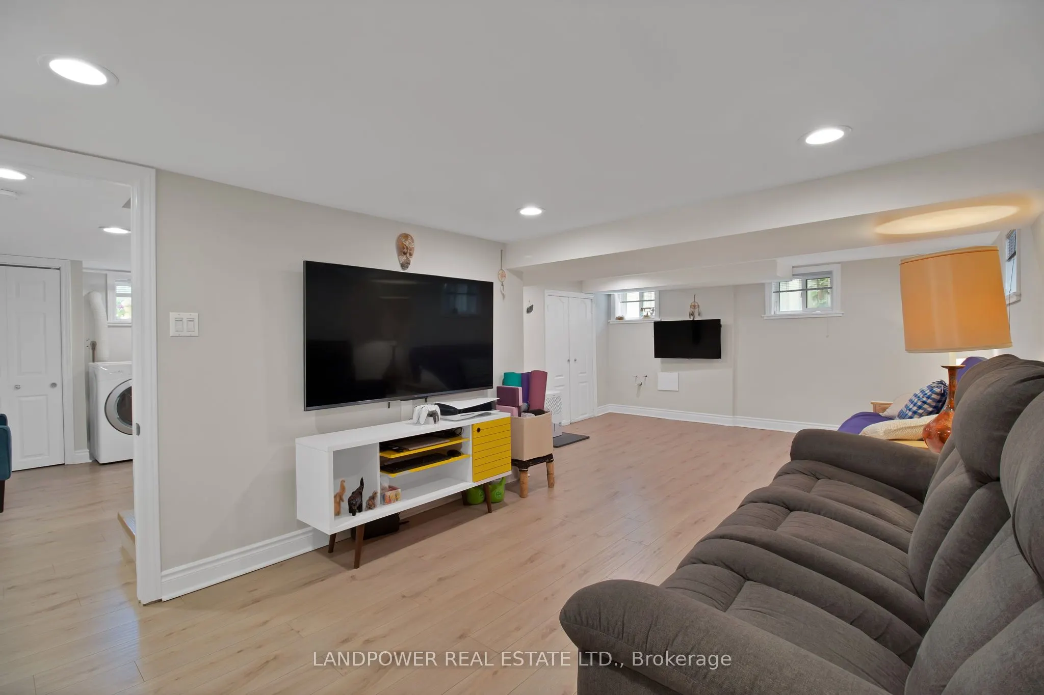 3133 St. Clair Avenue E