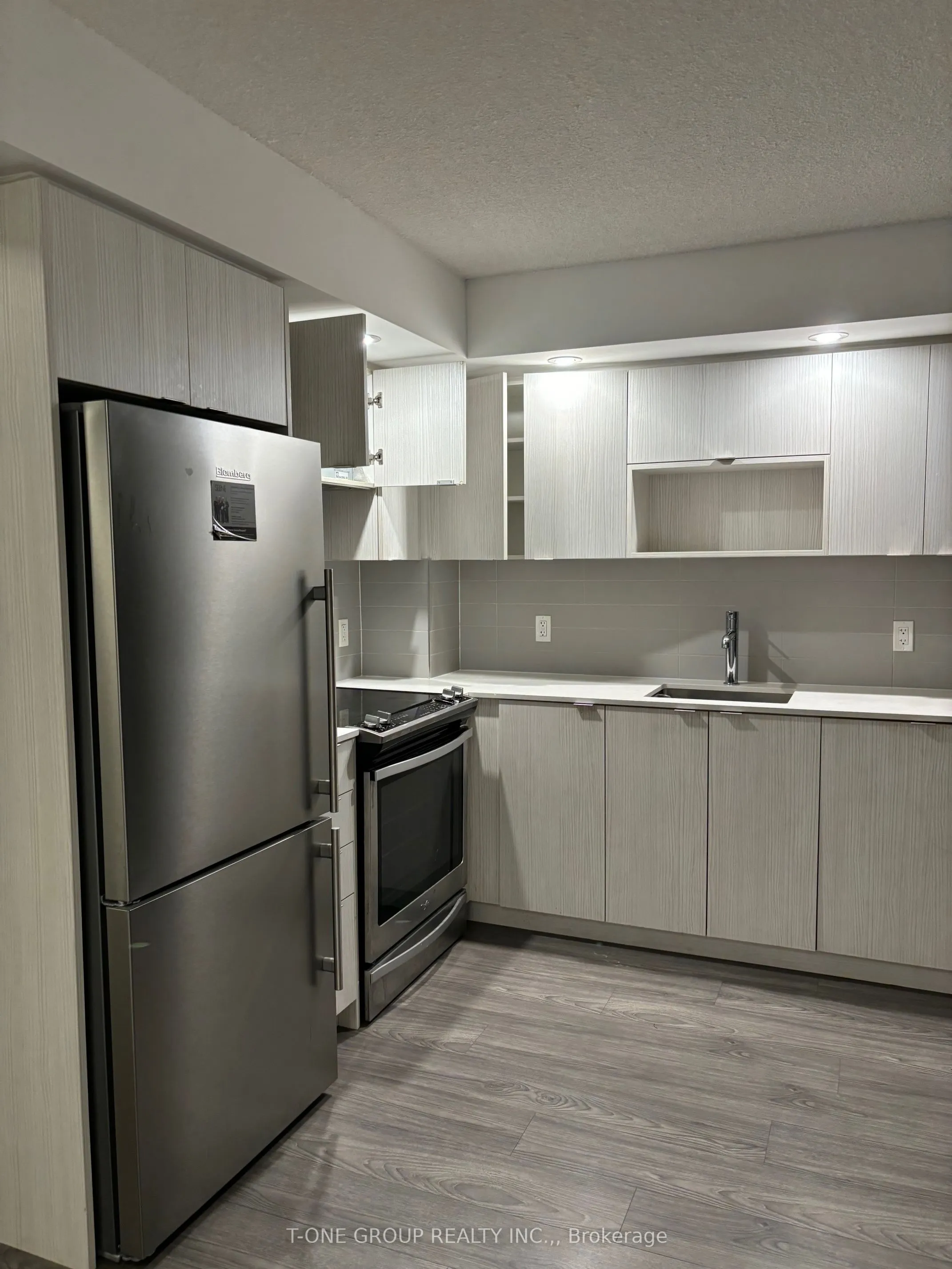 225 Village Green Square, #1502