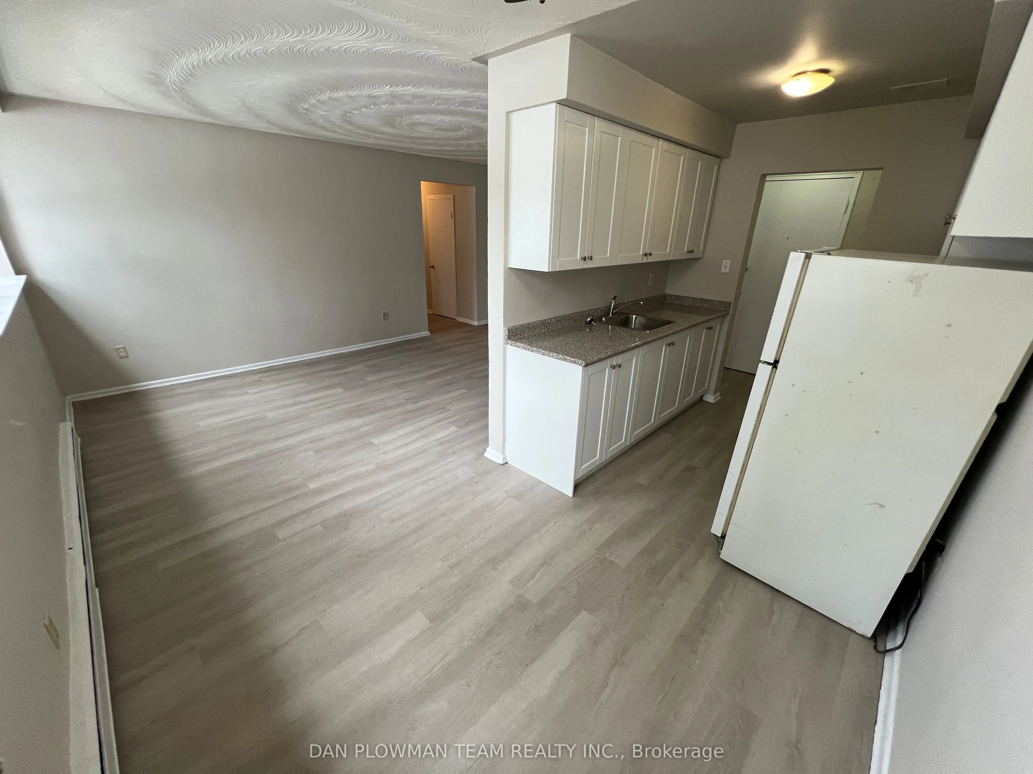 170 Park Road S, #B04