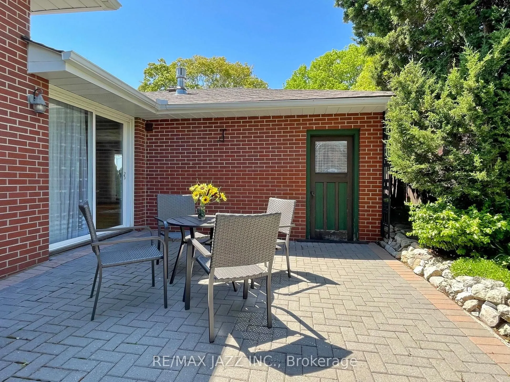 341 Elizabeth Street