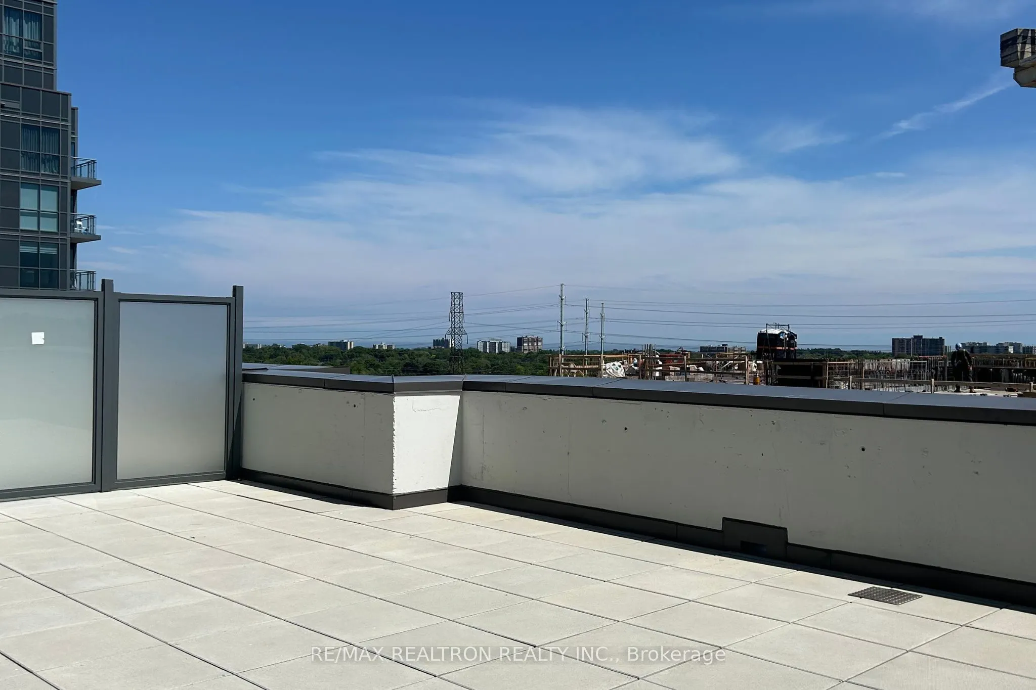20 Meadowglen Place, #906
