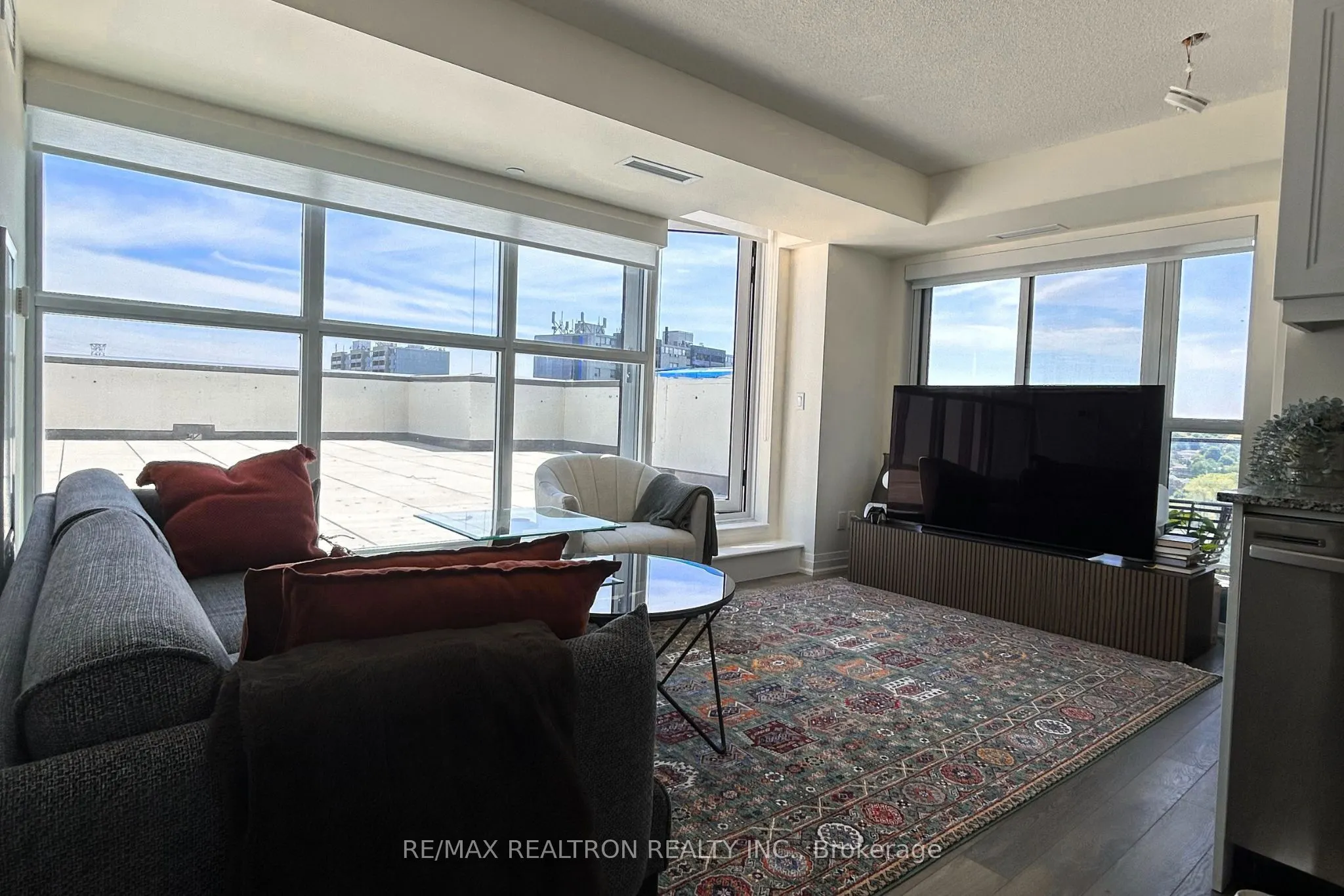 20 Meadowglen Place, #906