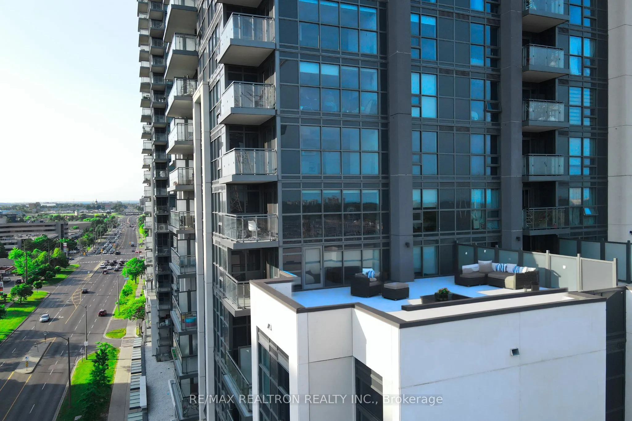 20 Meadowglen Place, #906