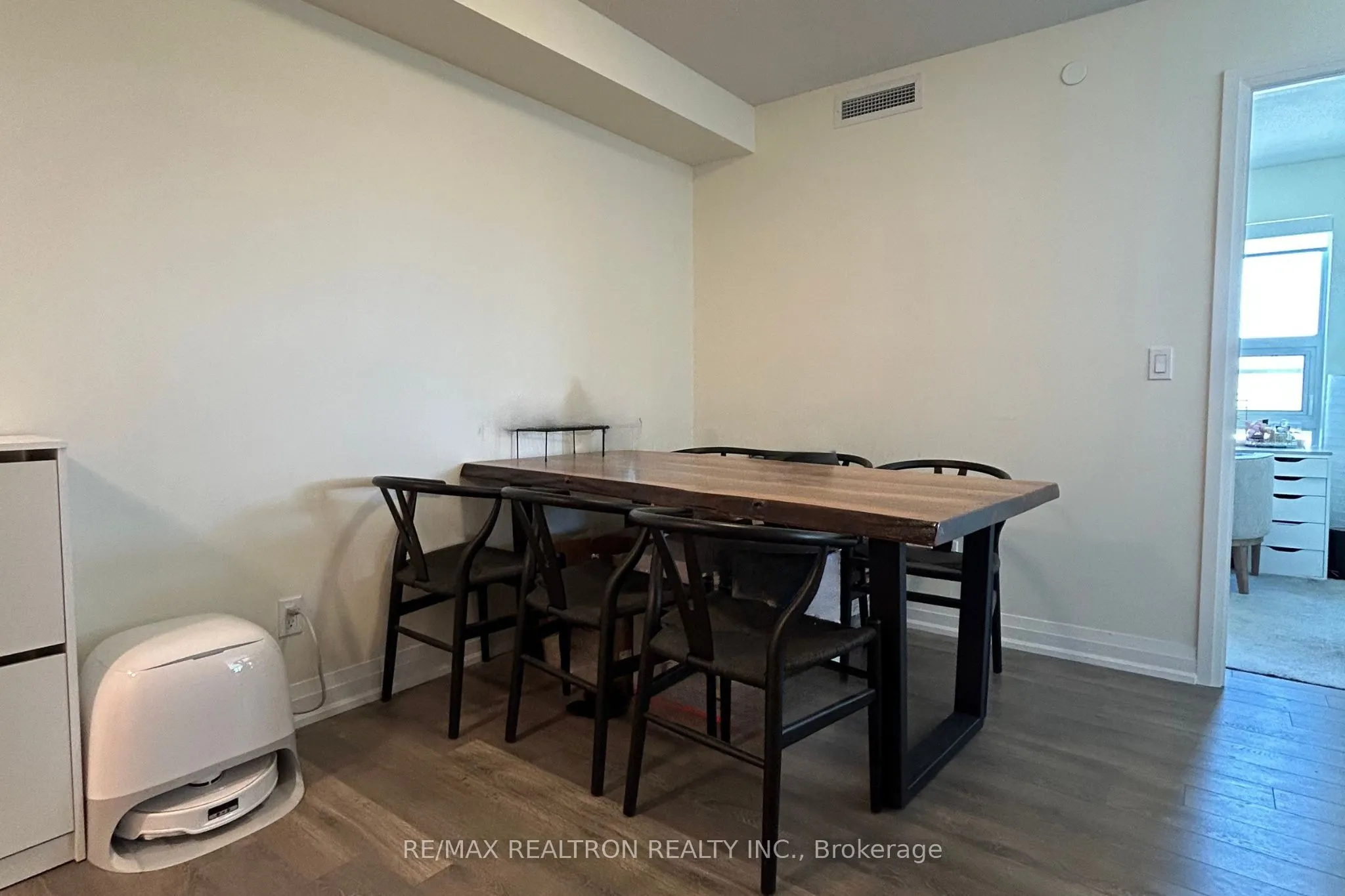 20 Meadowglen Place, #906