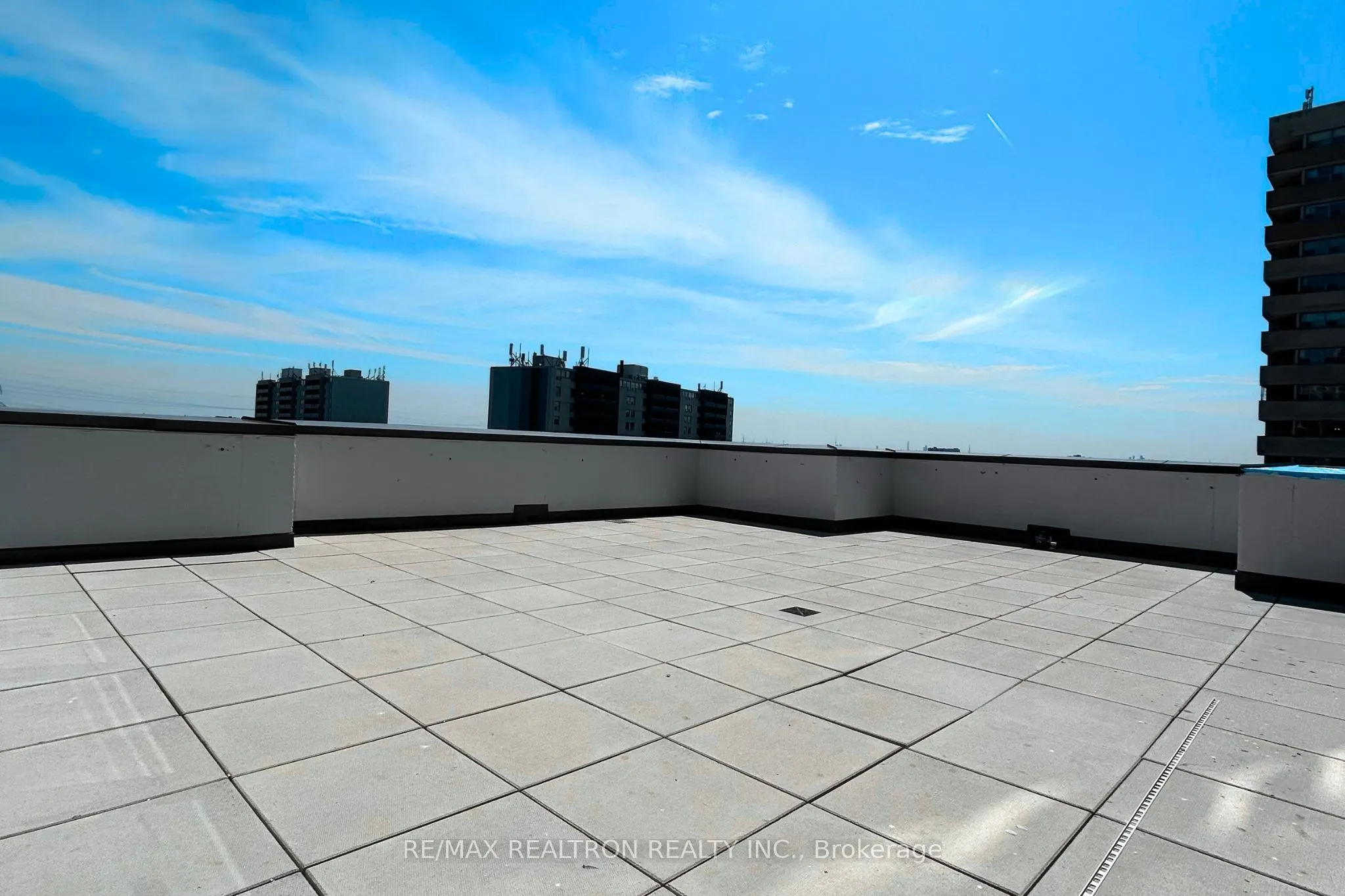 20 Meadowglen Place, #906