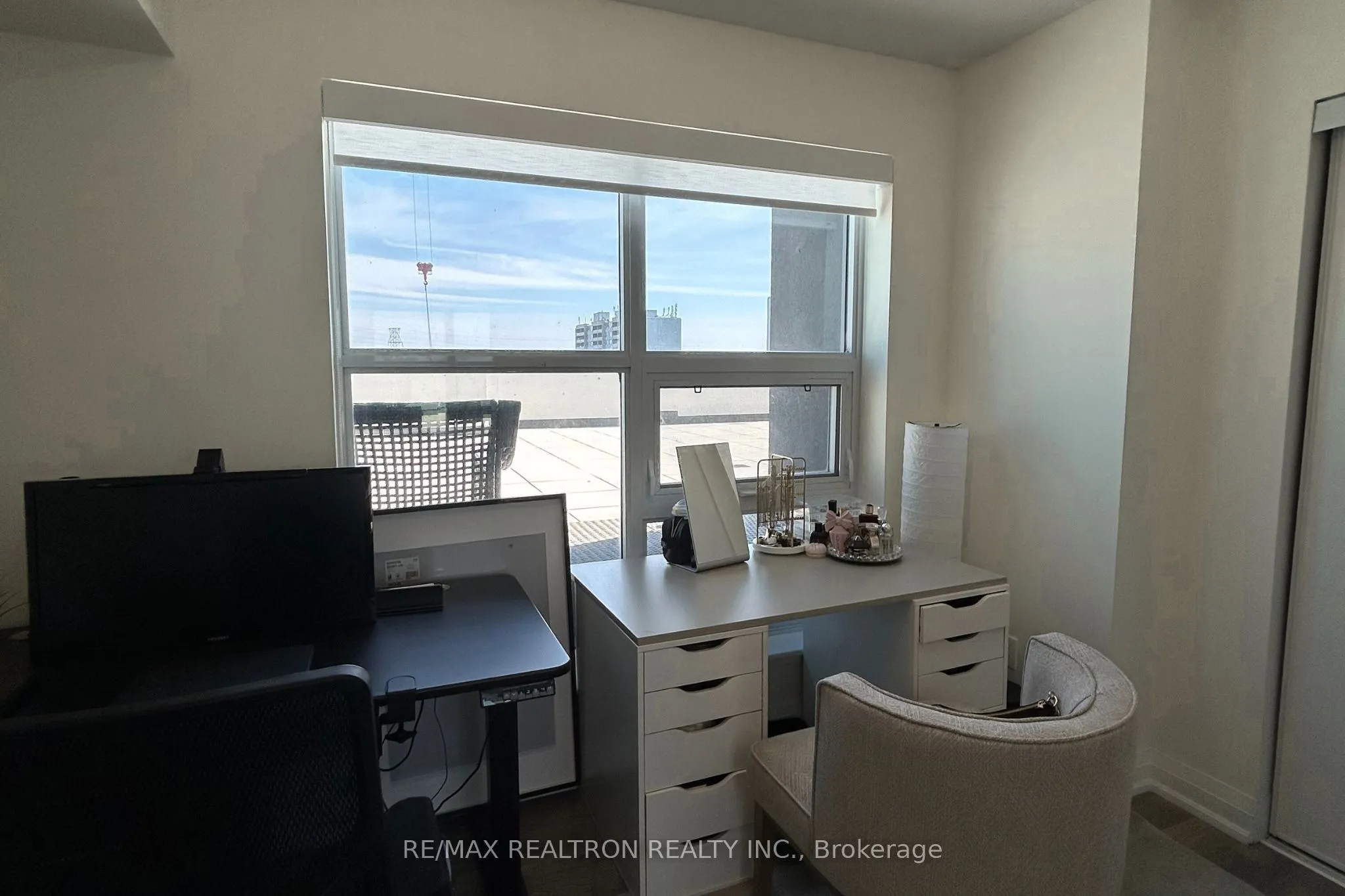 20 Meadowglen Place, #906