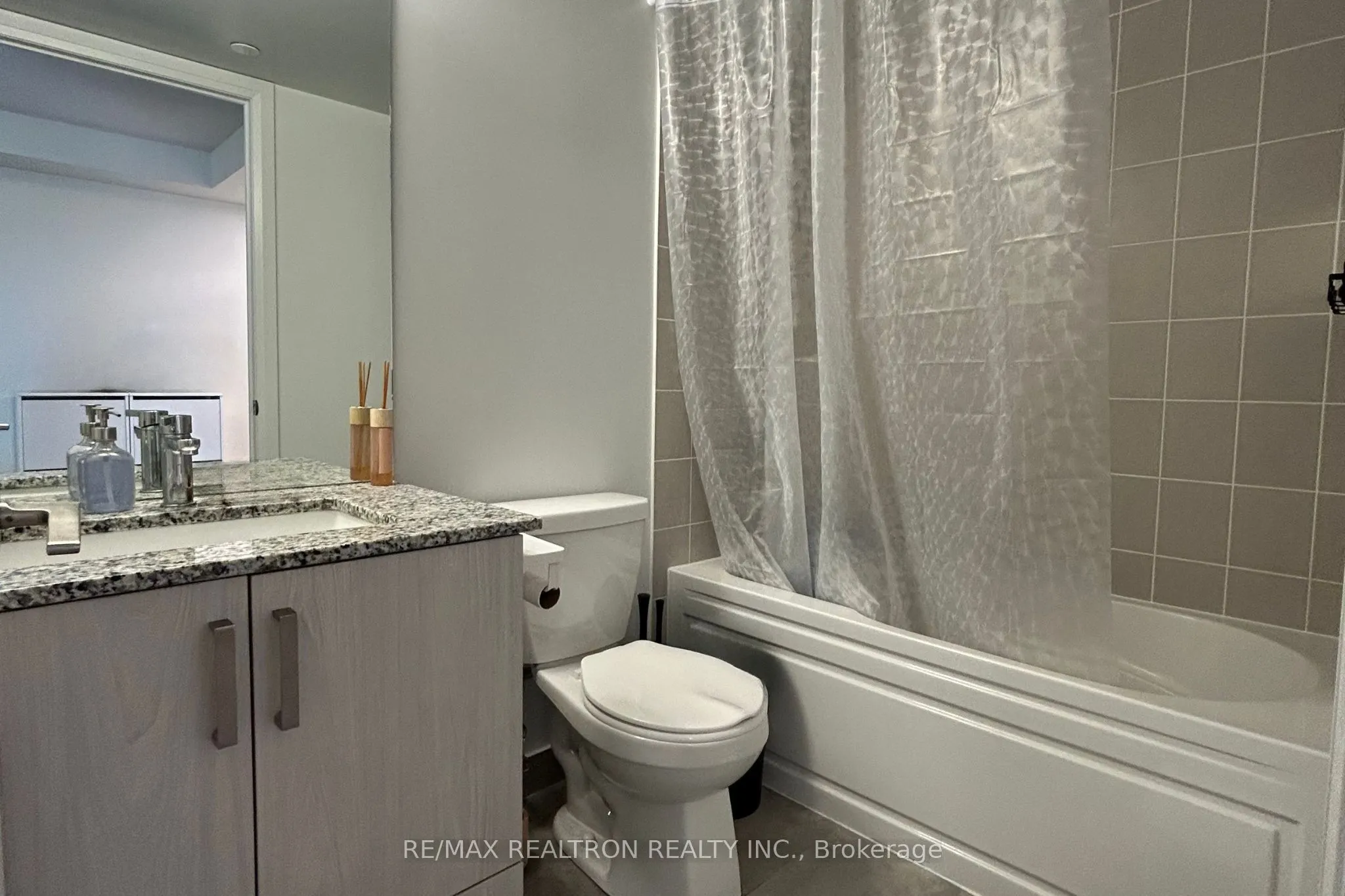 20 Meadowglen Place, #906