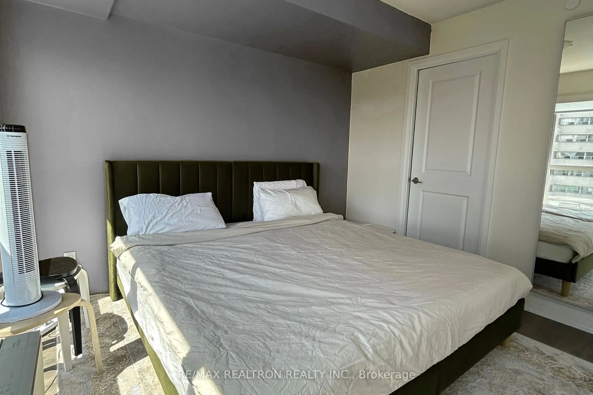 20 Meadowglen Place, #906