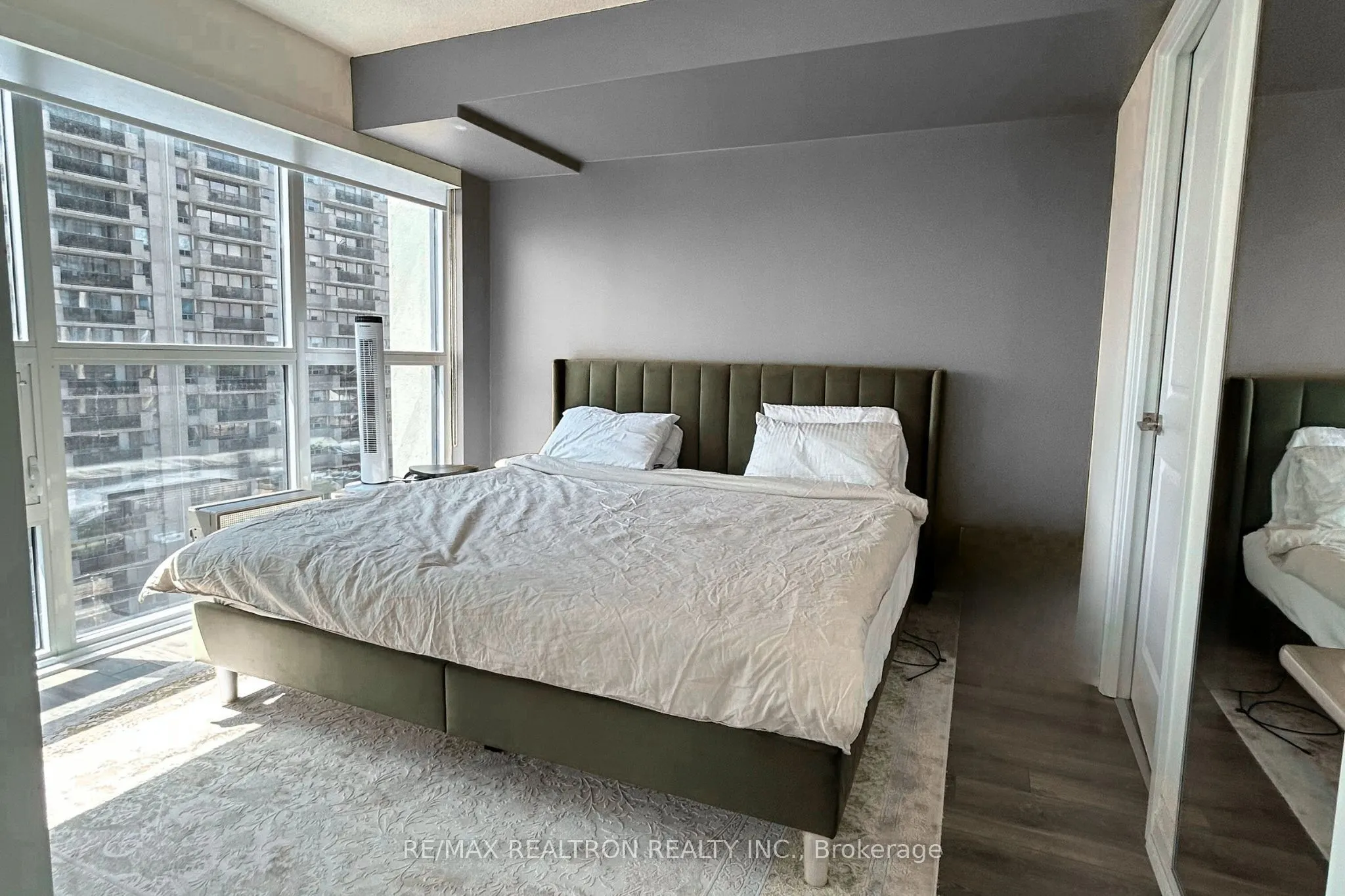 20 Meadowglen Place, #906