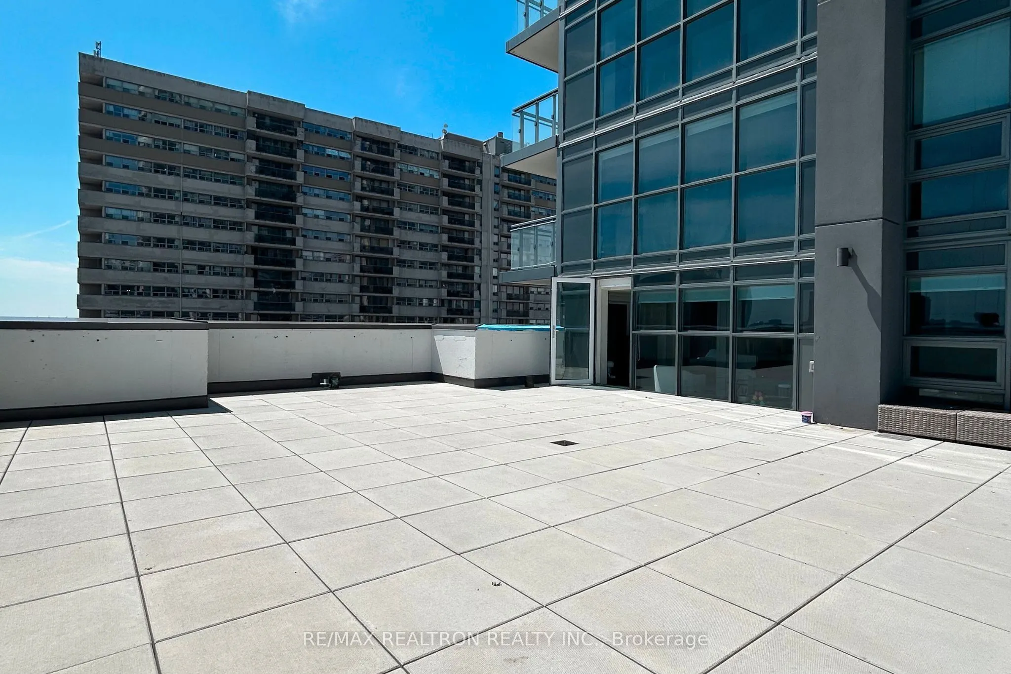 20 Meadowglen Place, #906
