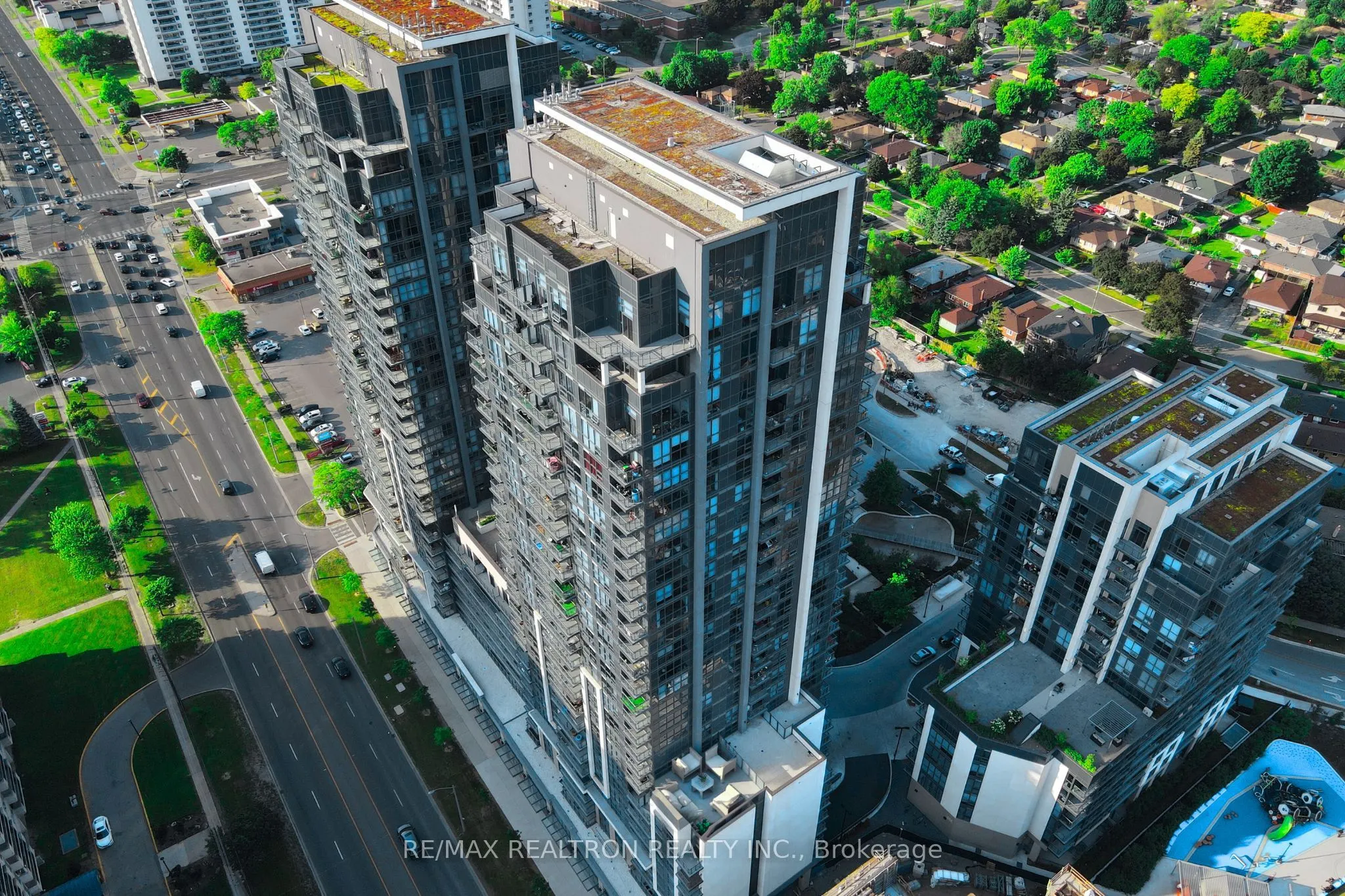 20 Meadowglen Place, #906
