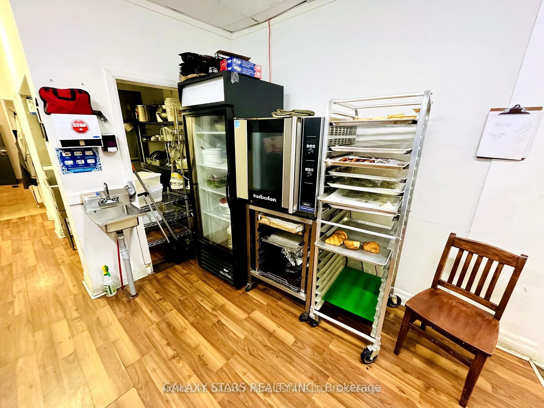 25 Simcoe Street S, #Main