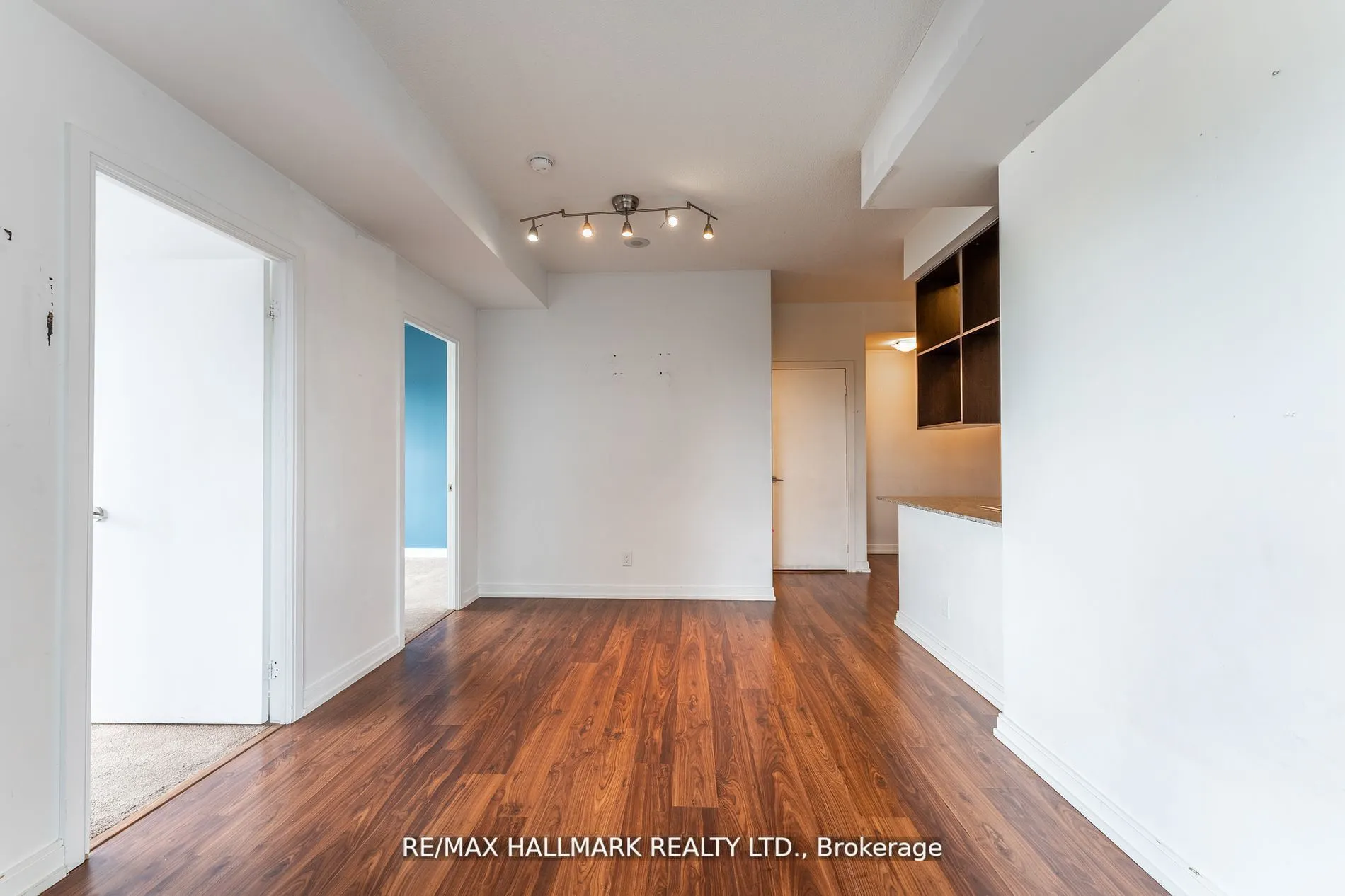 181 Village Green Square, #2220