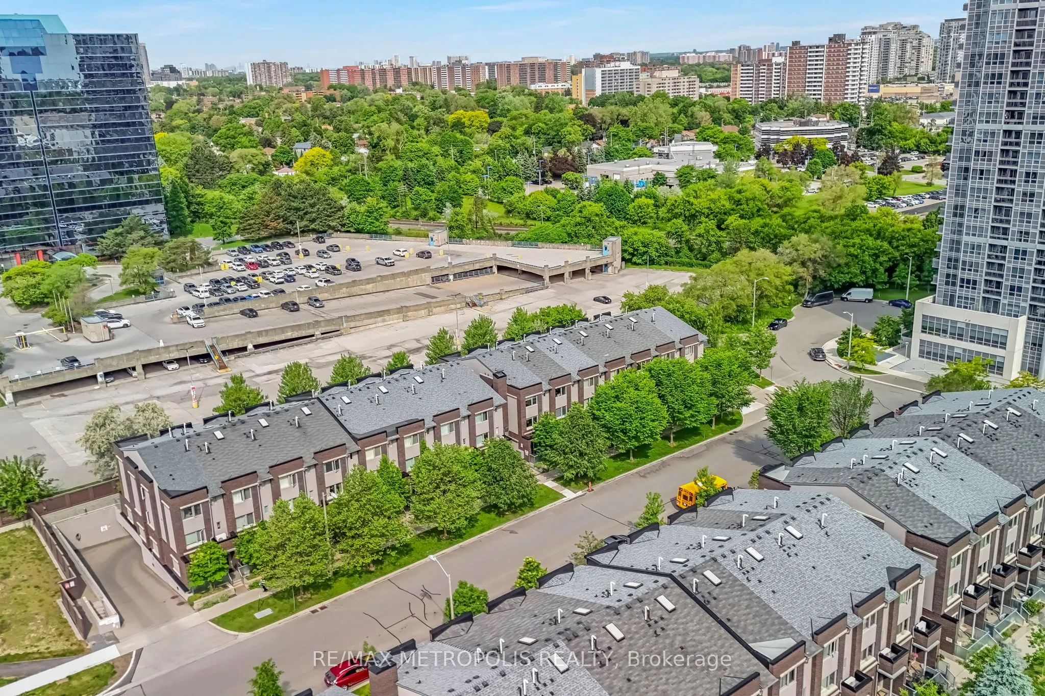 295 Village Green Square, #TH55
