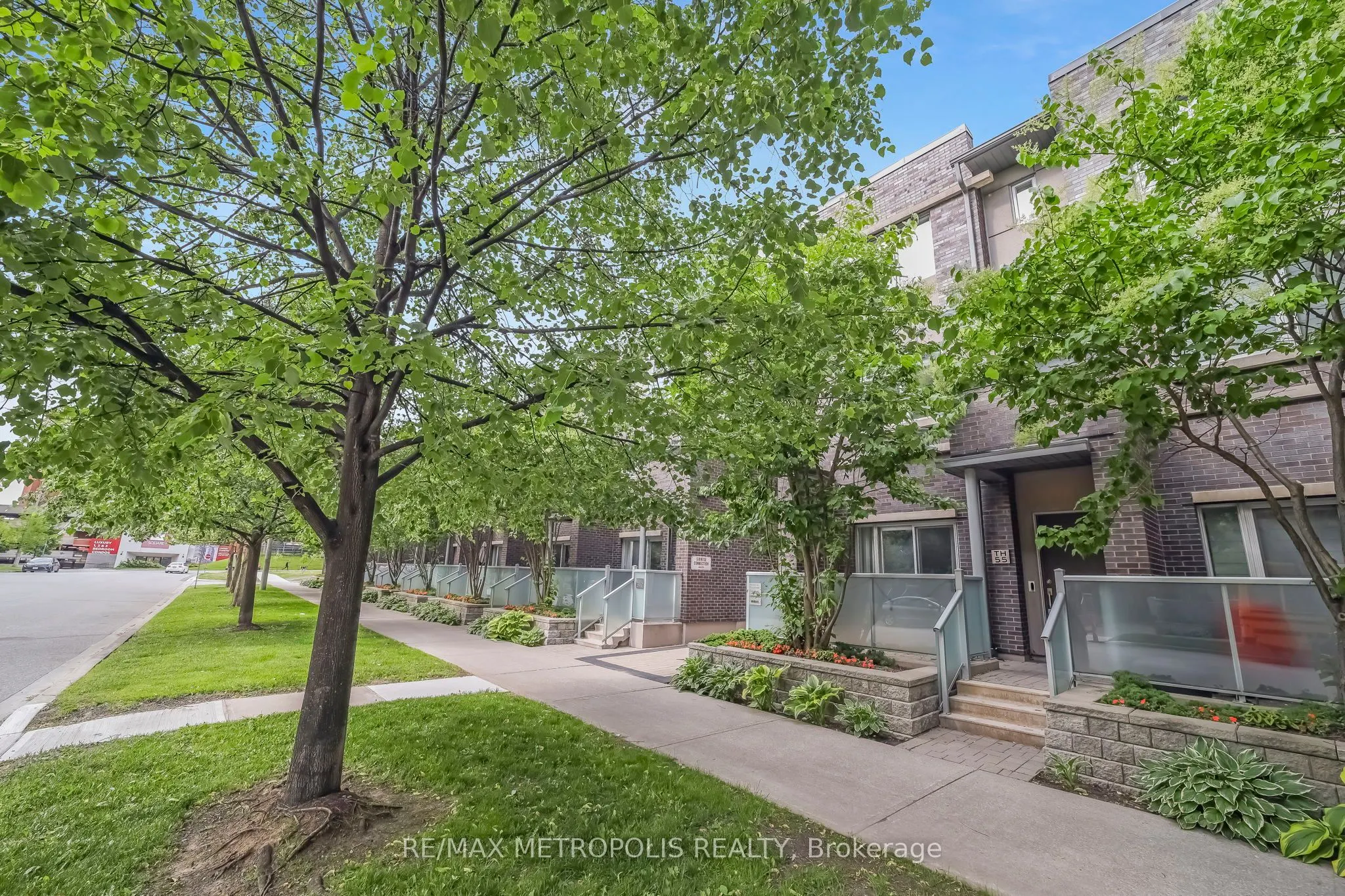 295 Village Green Square, #TH55