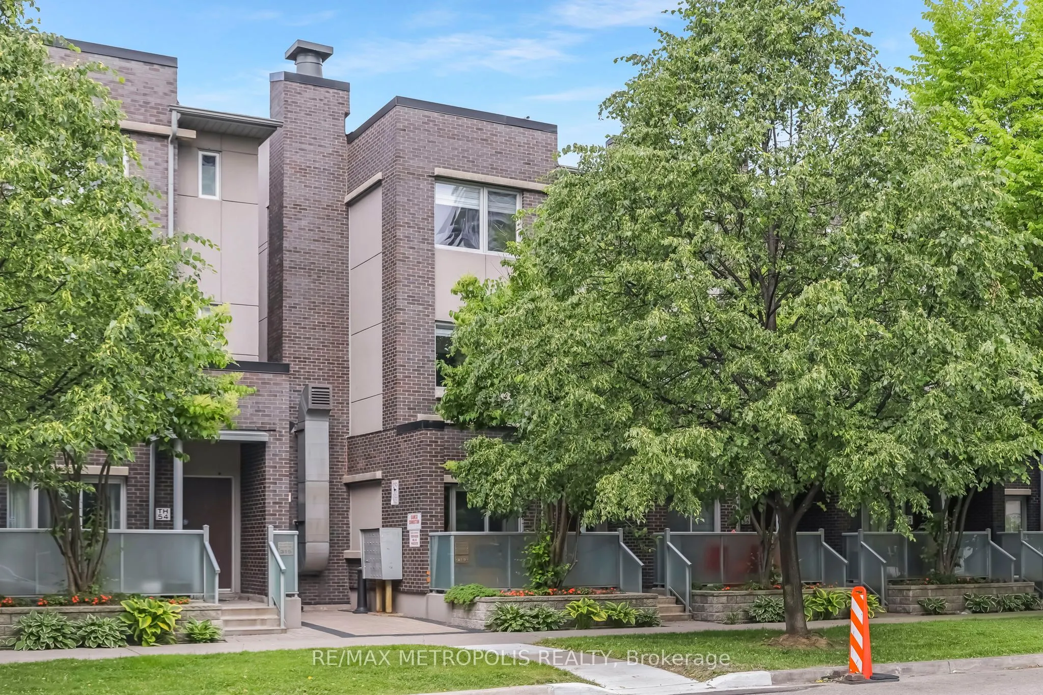 295 Village Green Square, #TH55
