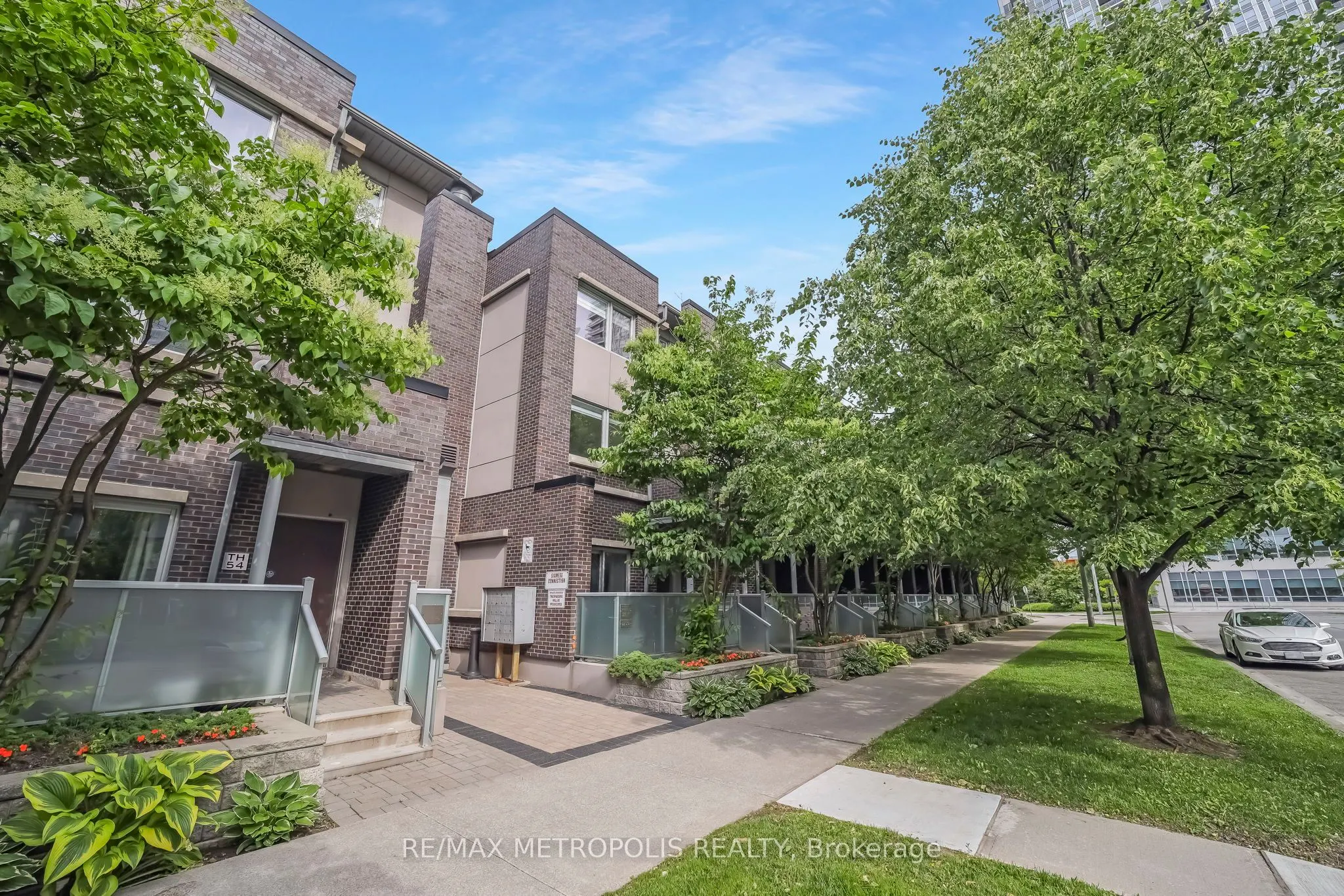 295 Village Green Square, #TH55