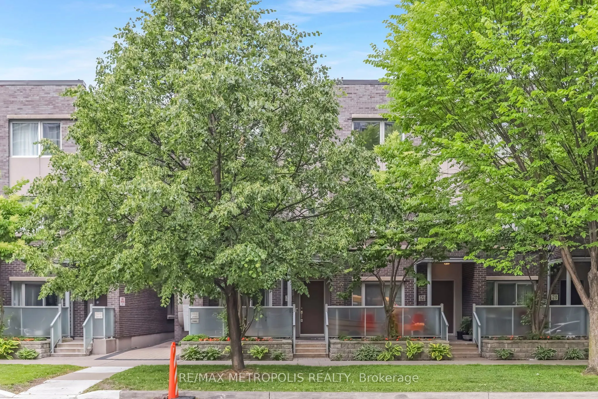 295 Village Green Square, #TH55