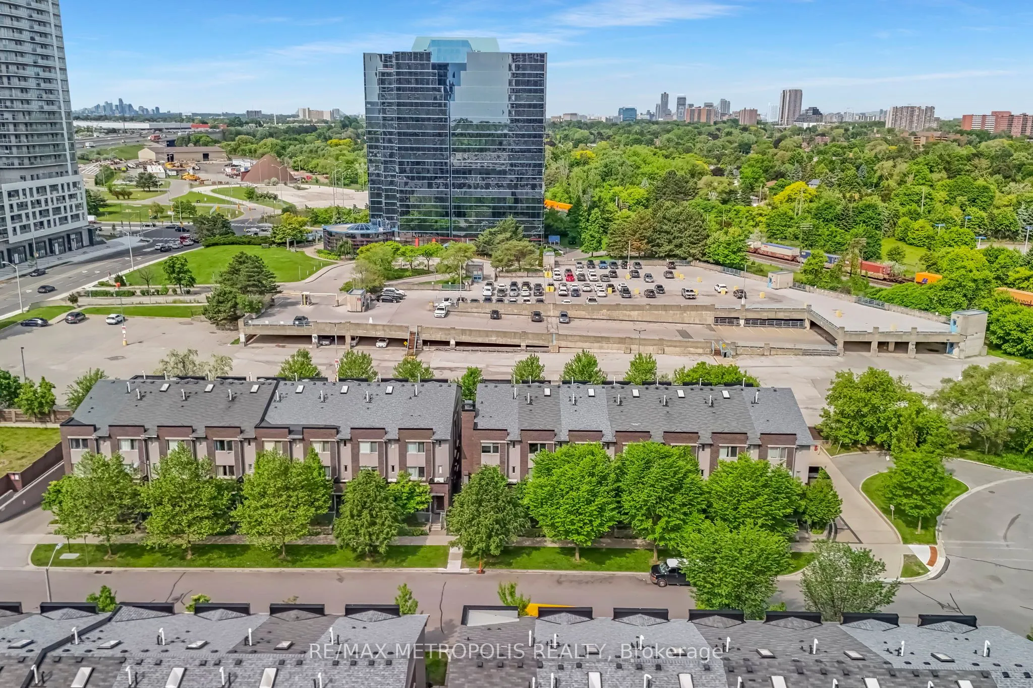295 Village Green Square, #TH55