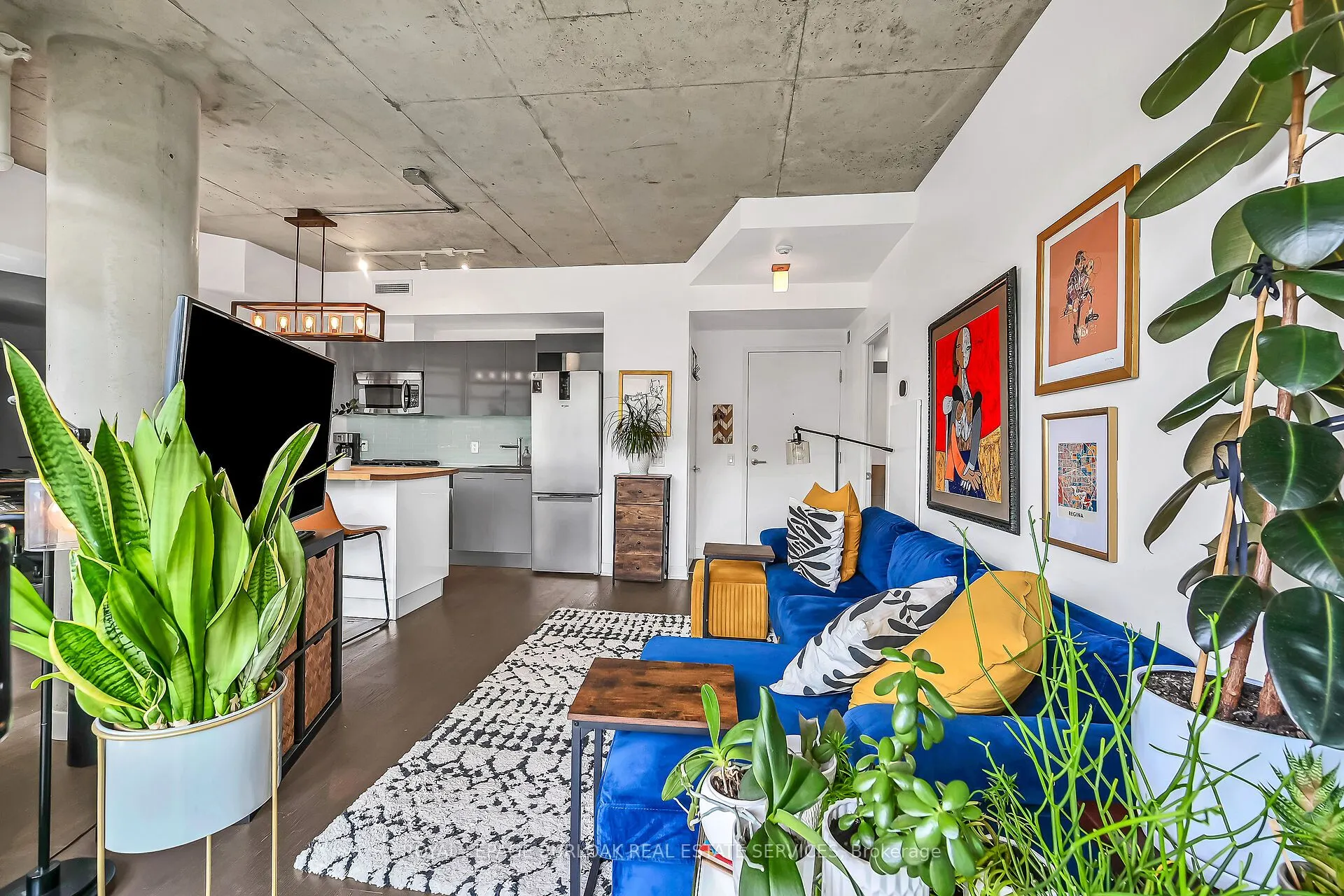 1201 Dundas Street E, #902