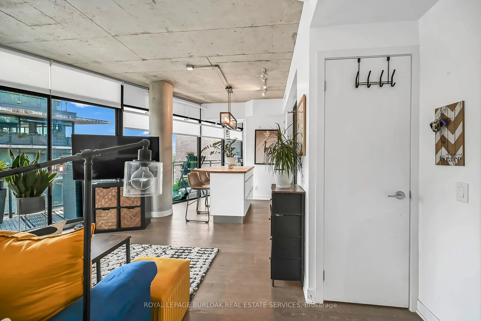 1201 Dundas Street E, #902