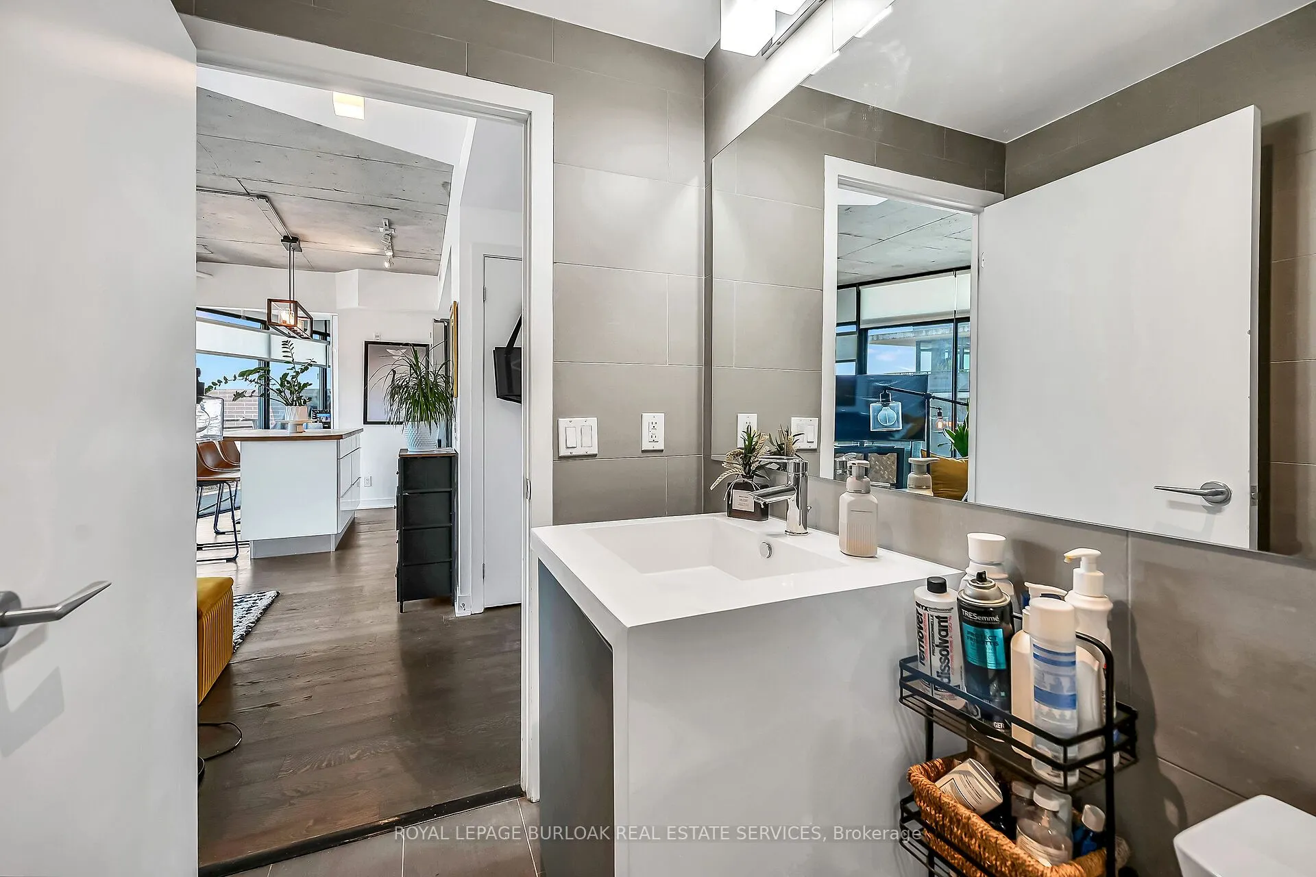 1201 Dundas Street E, #902