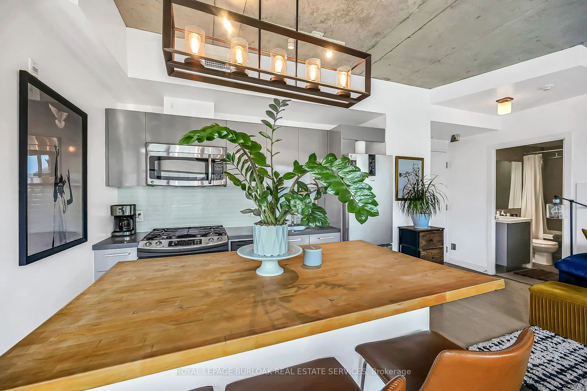 1201 Dundas Street E, #902