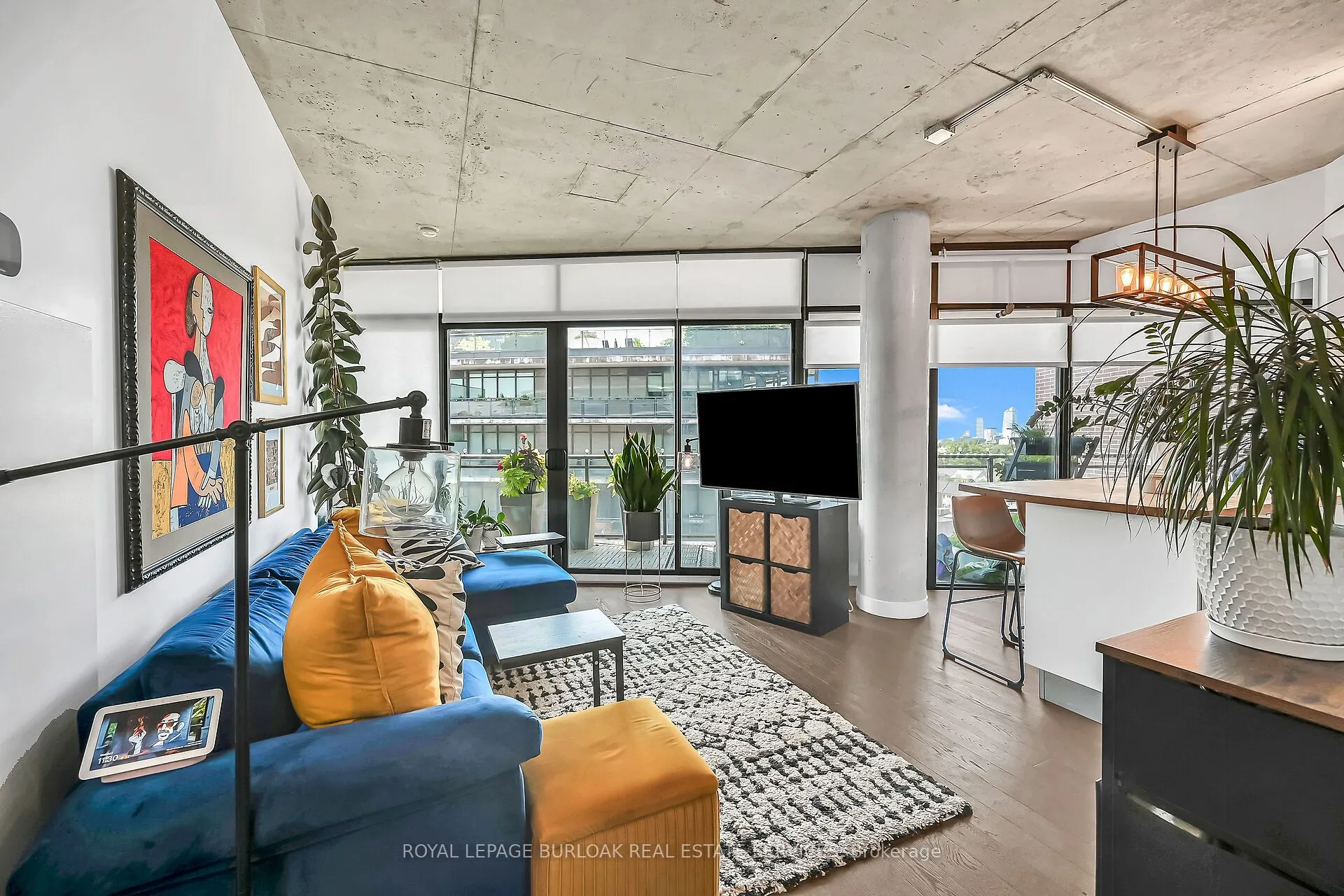 1201 Dundas Street E, #902
