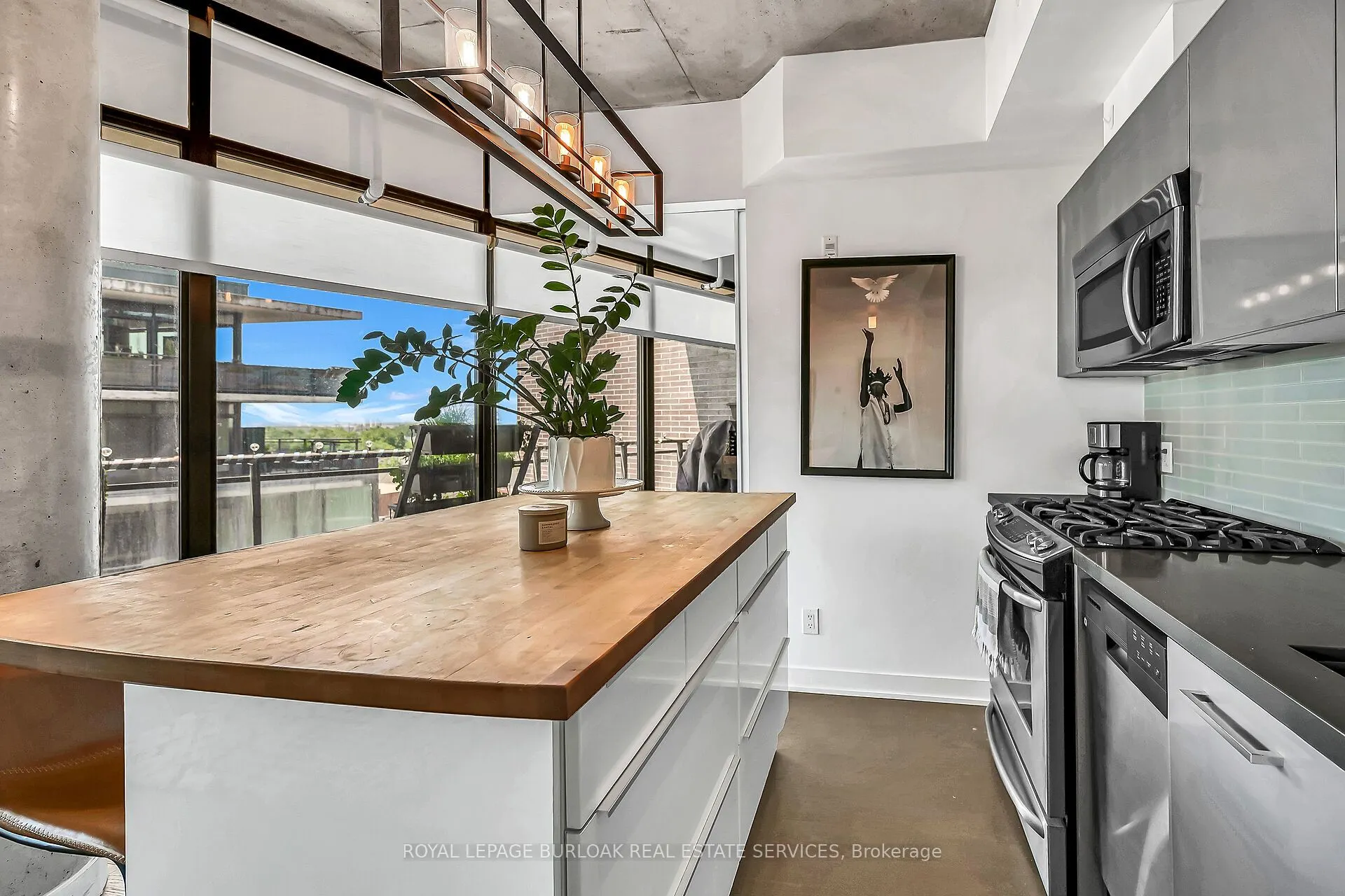 1201 Dundas Street E, #902