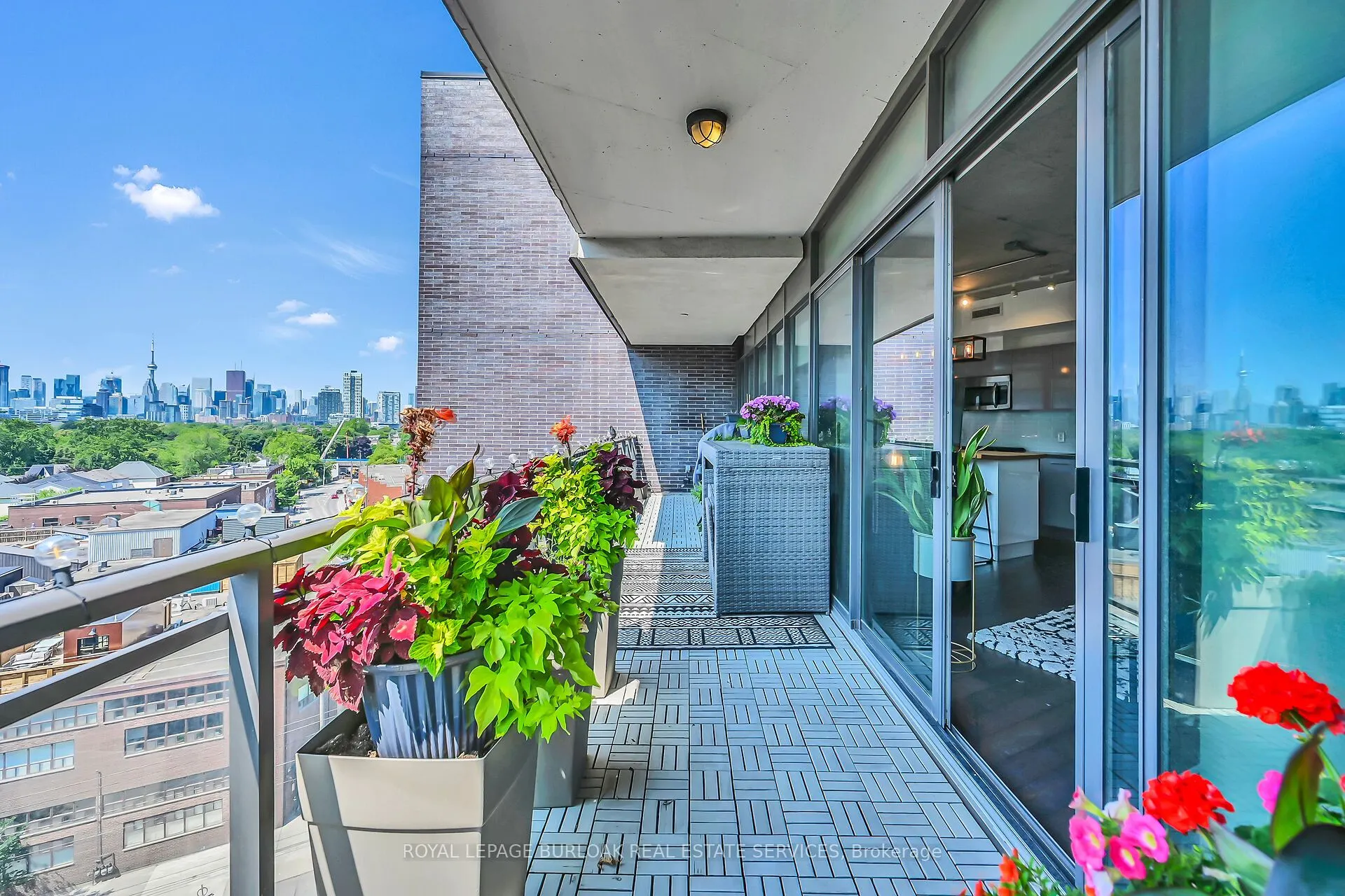 1201 Dundas Street E, #902