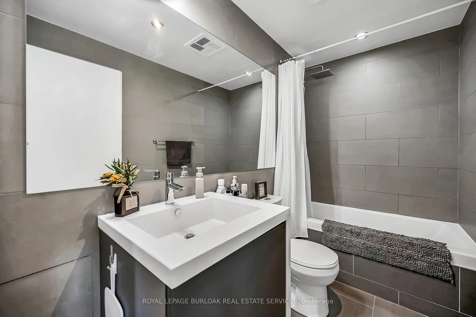 1201 Dundas Street E, #902
