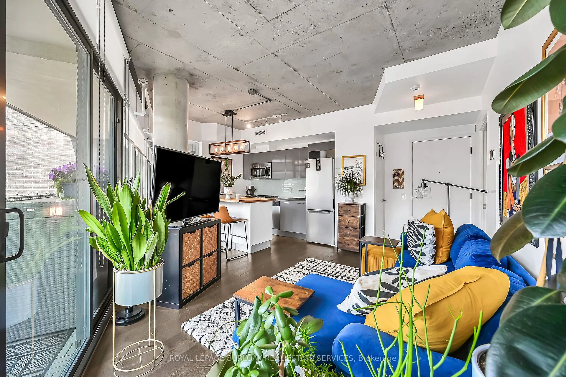 1201 Dundas Street E, #902