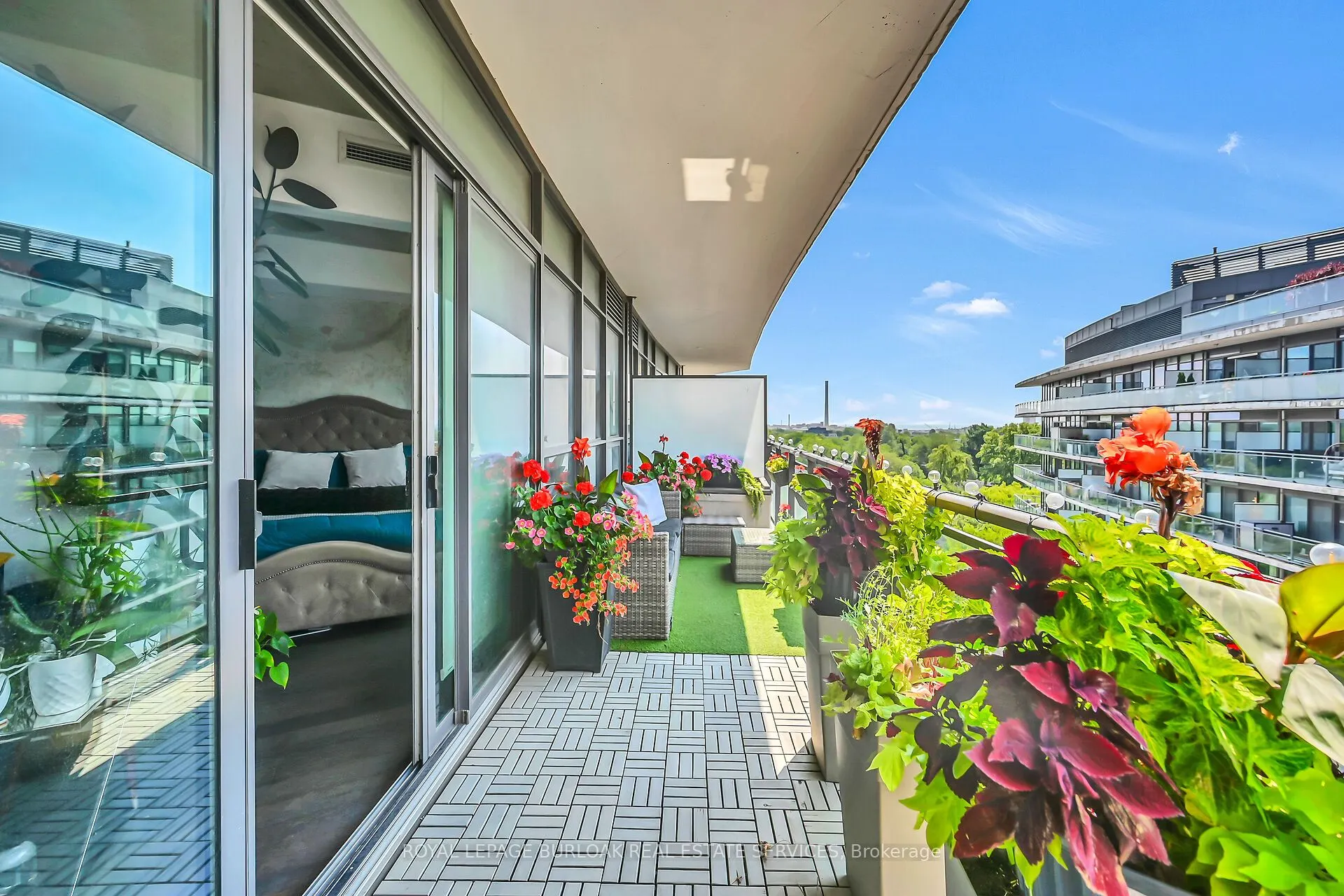 1201 Dundas Street E, #902