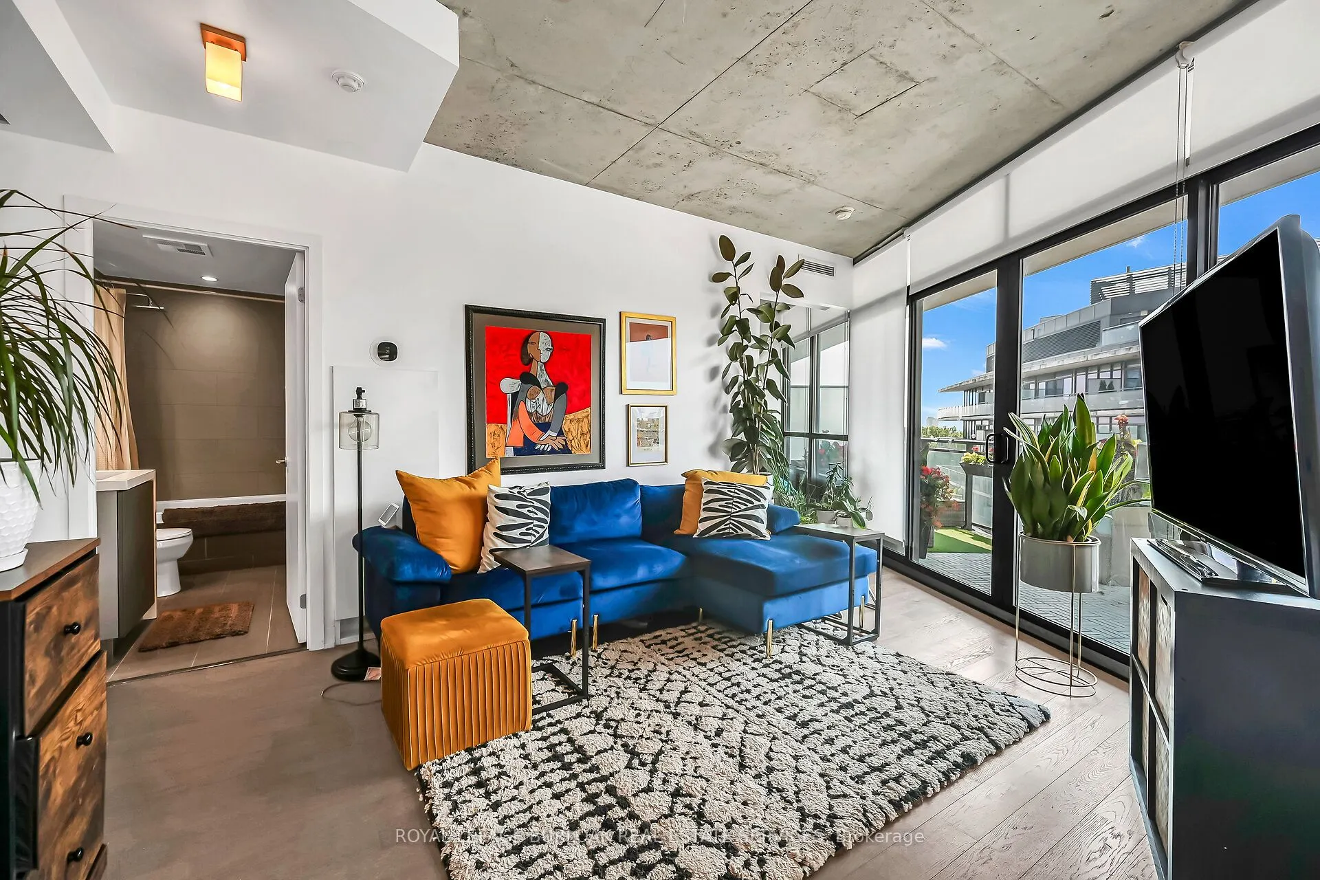 1201 Dundas Street E, #902