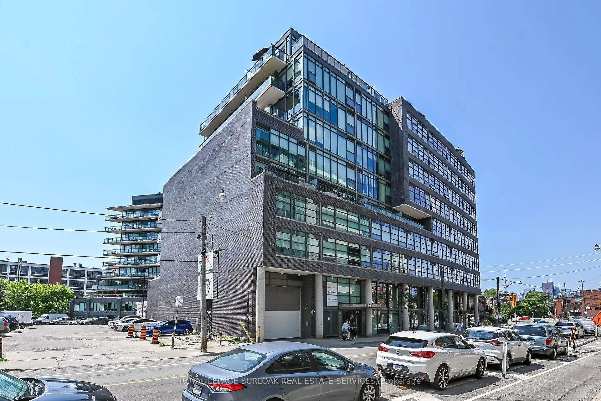 1201 Dundas Street E, #902