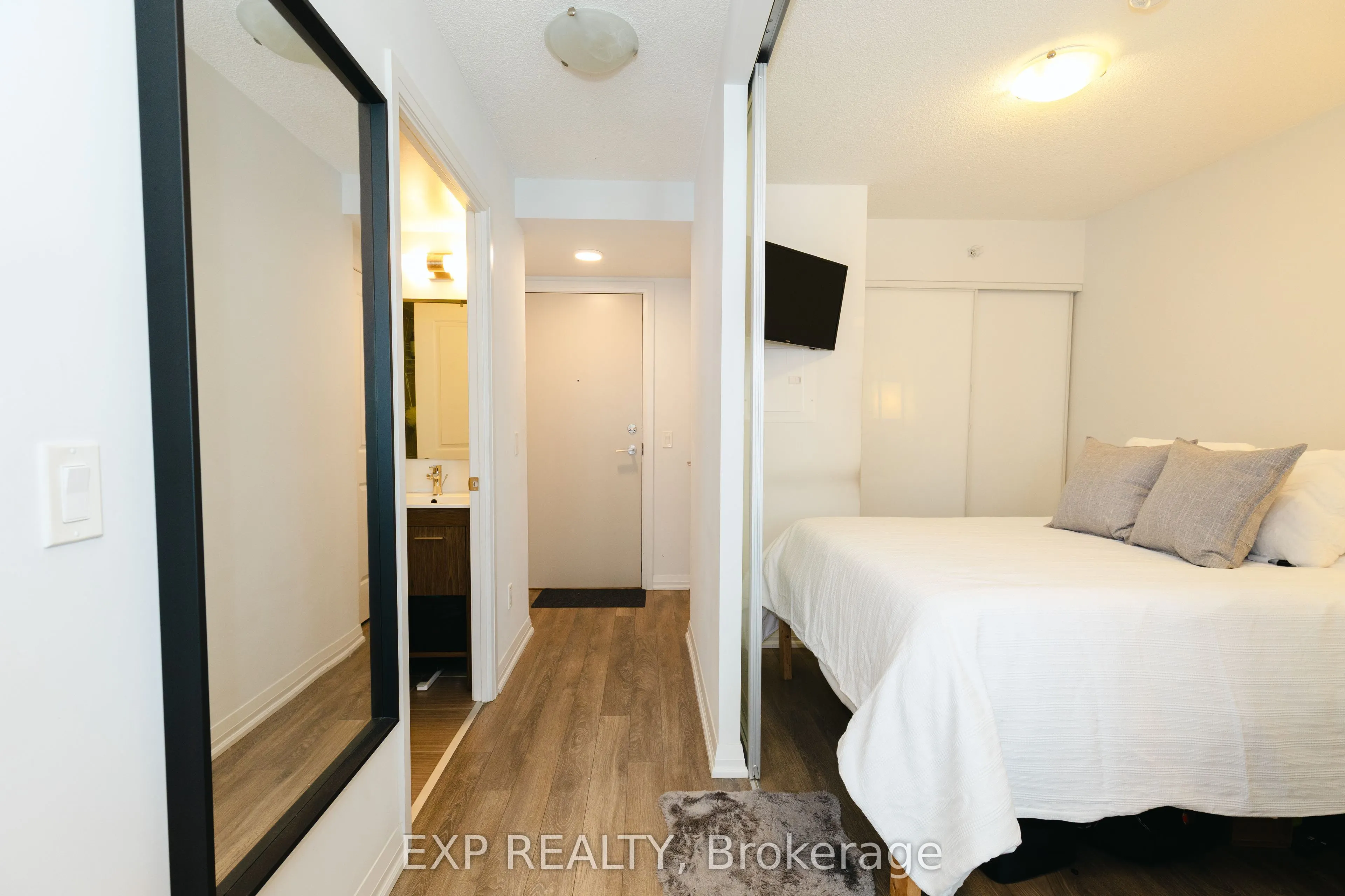 30 Meadowglen Place, #707