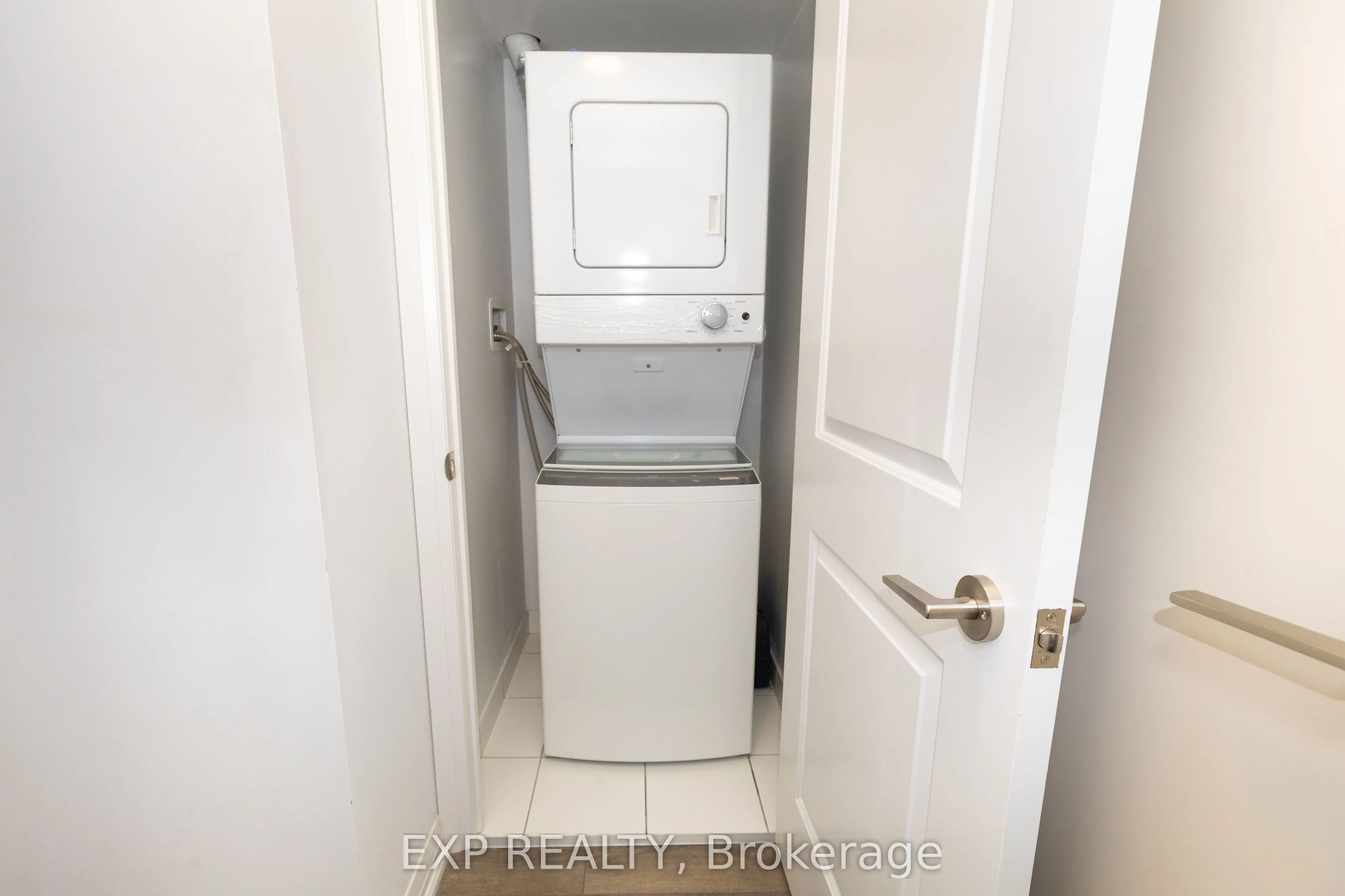 30 Meadowglen Place, #707