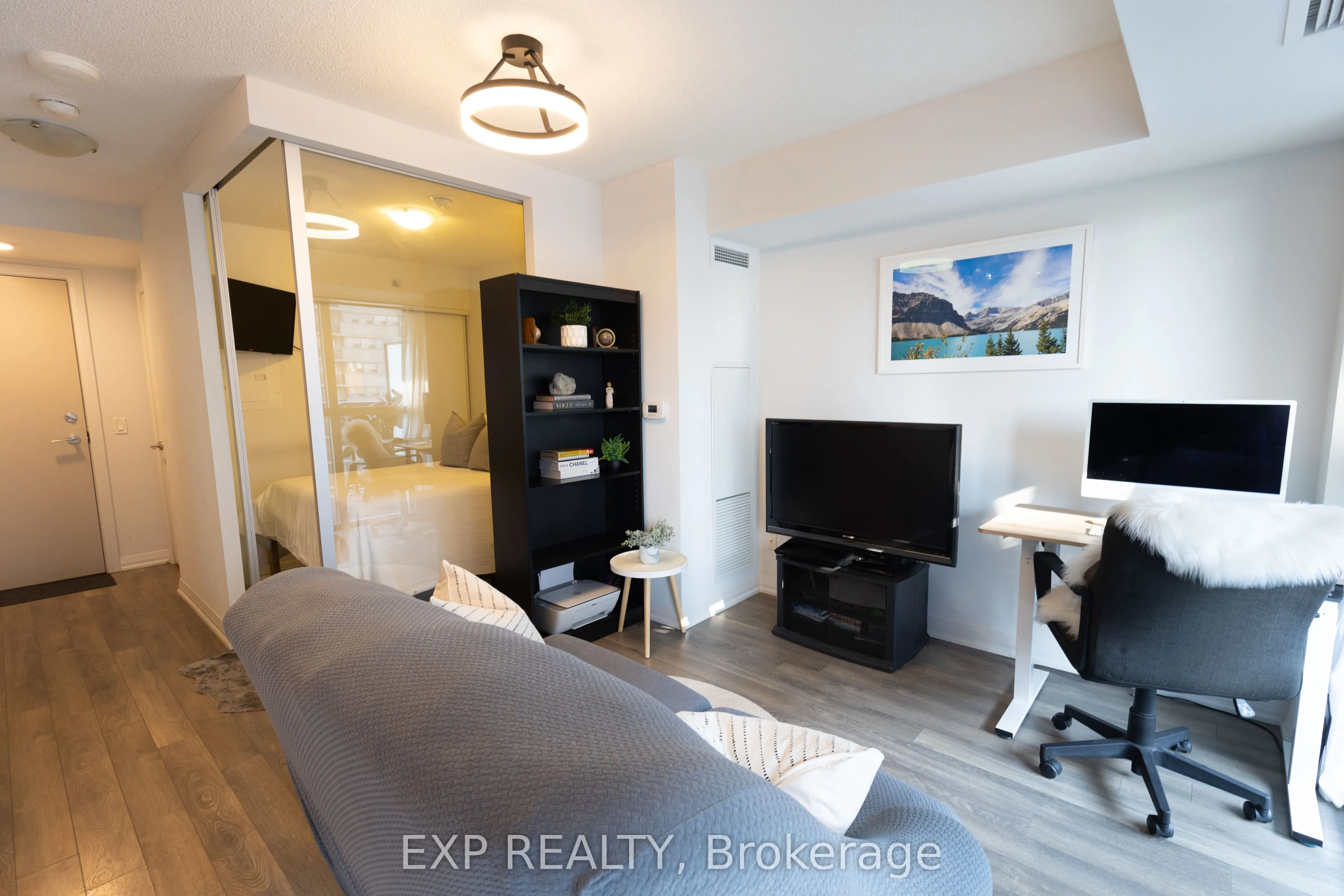 30 Meadowglen Place, #707
